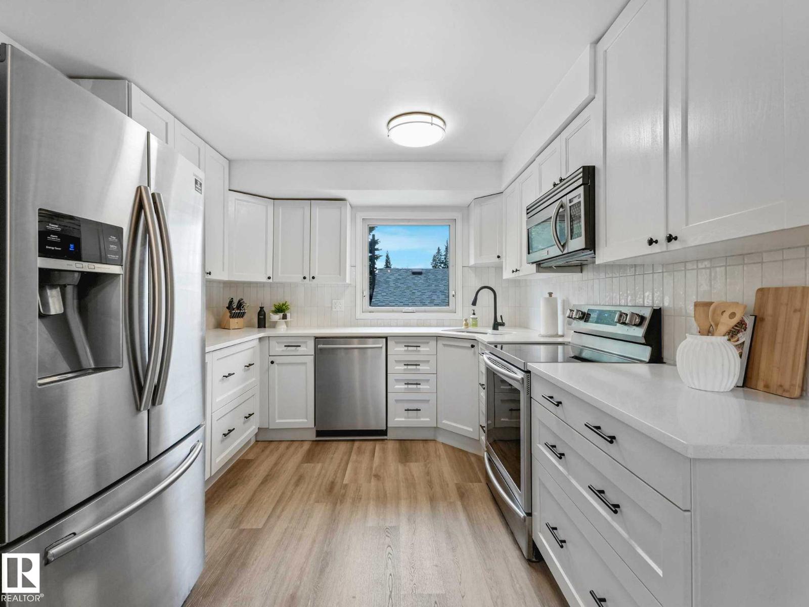 3904 35 AV NW — photo 12