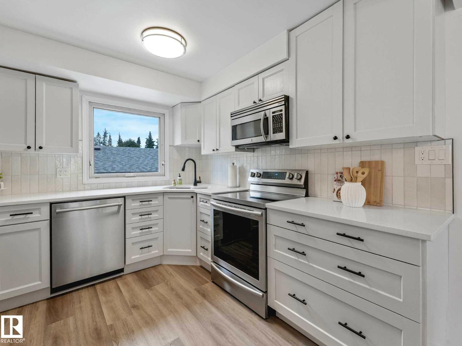3904 35 AV NW — photo 13