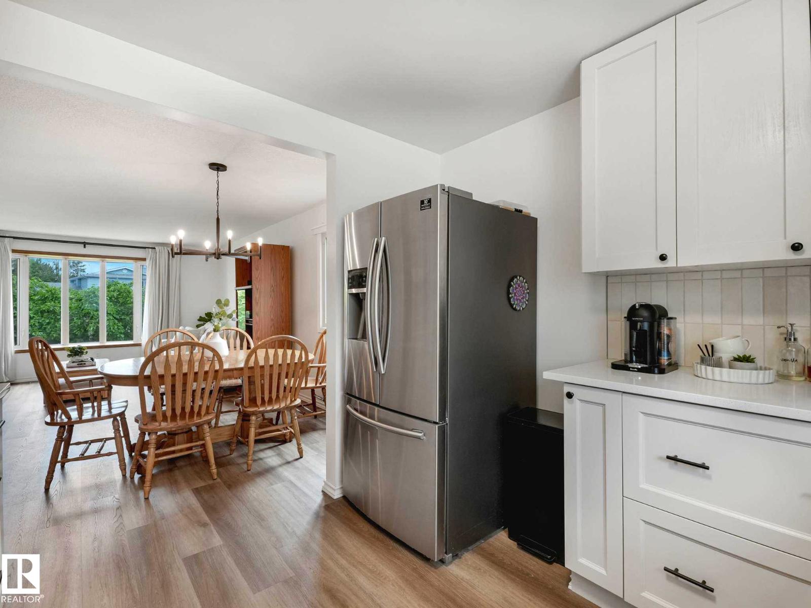 3904 35 AV NW — photo 15