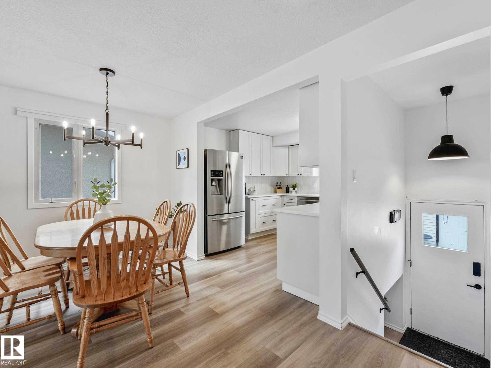 3904 35 AV NW — photo 16