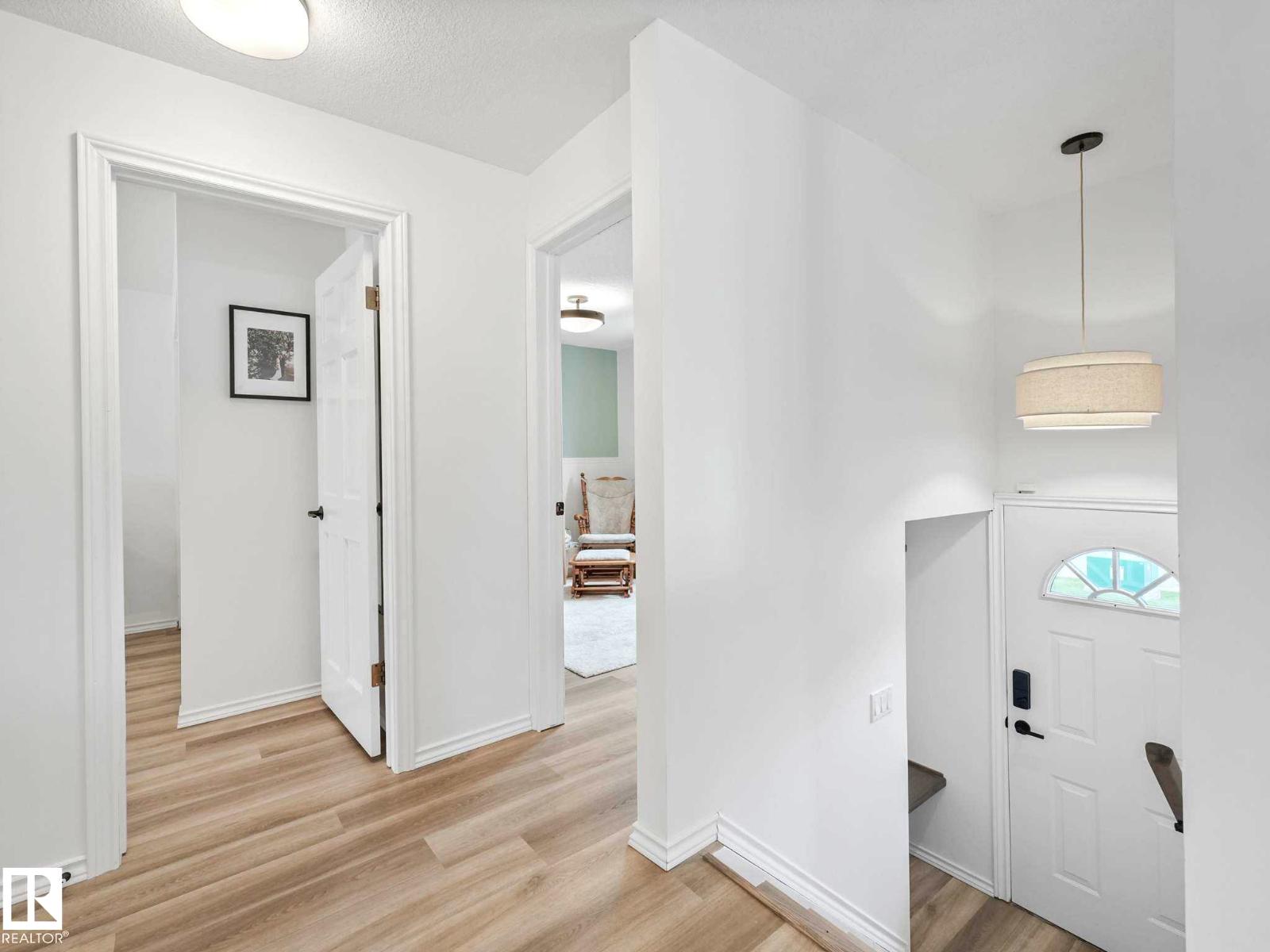 3904 35 AV NW — photo 17