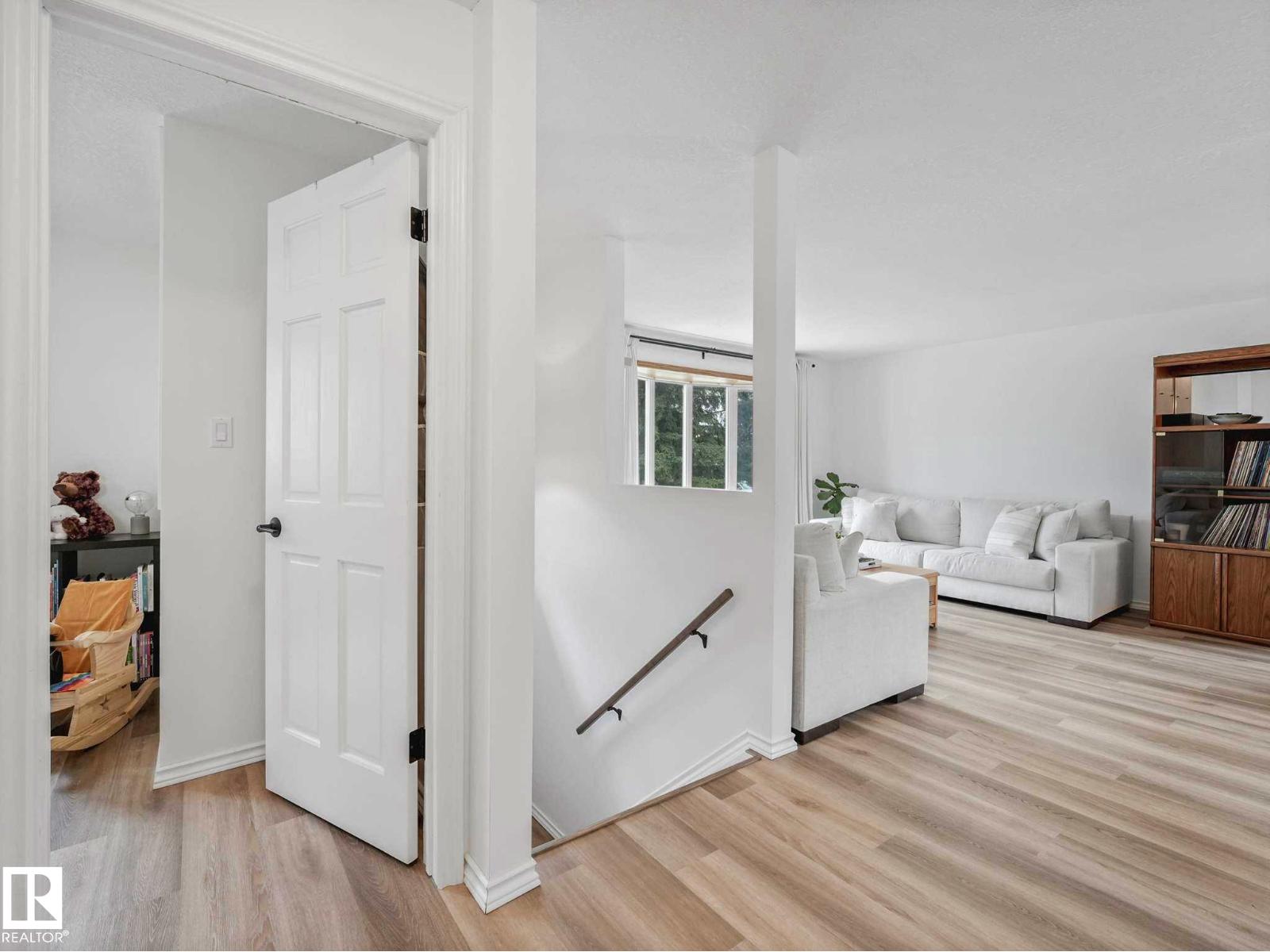 3904 35 AV NW — photo 20