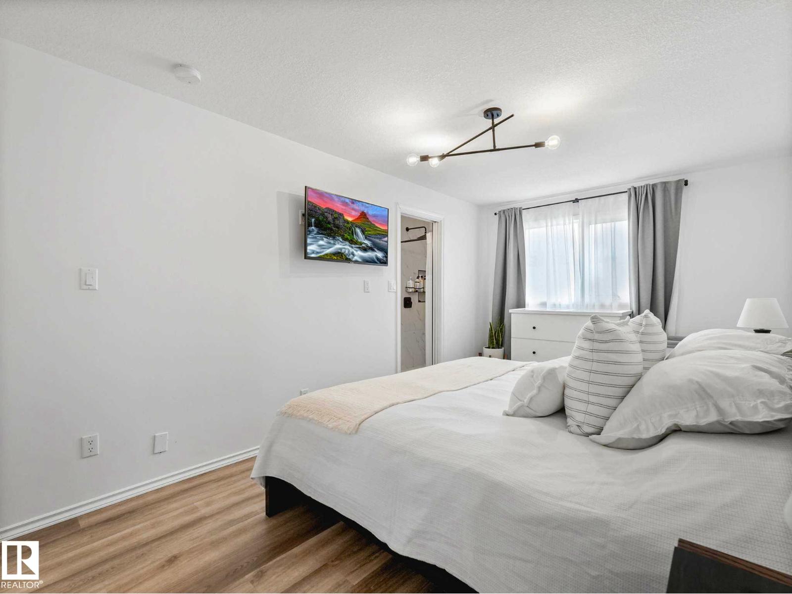 3904 35 AV NW — photo 26