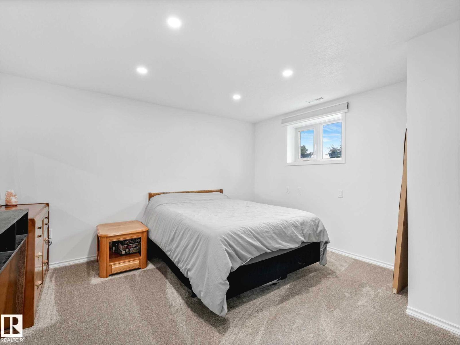 3904 35 AV NW — photo 40