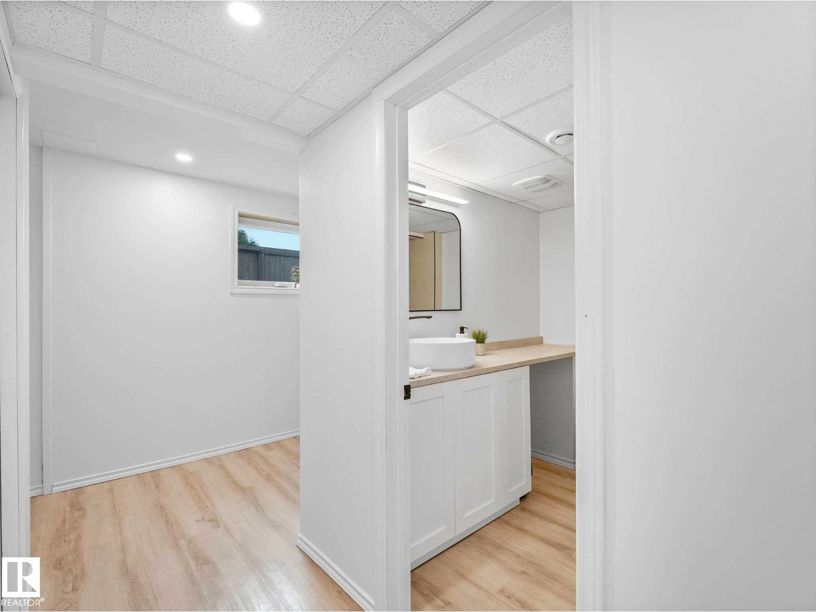 3904 35 AV NW — photo 43