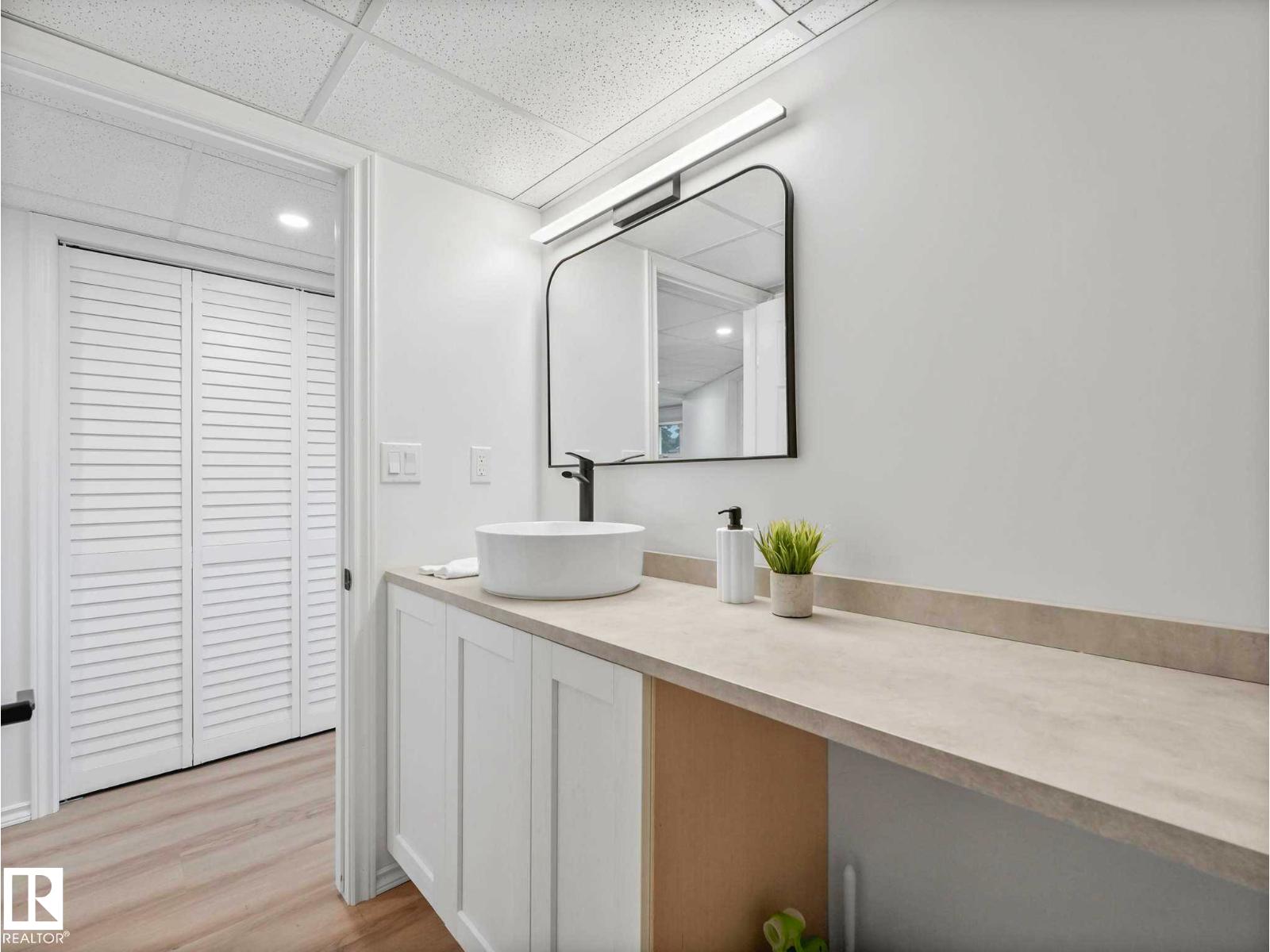 3904 35 AV NW — photo 45