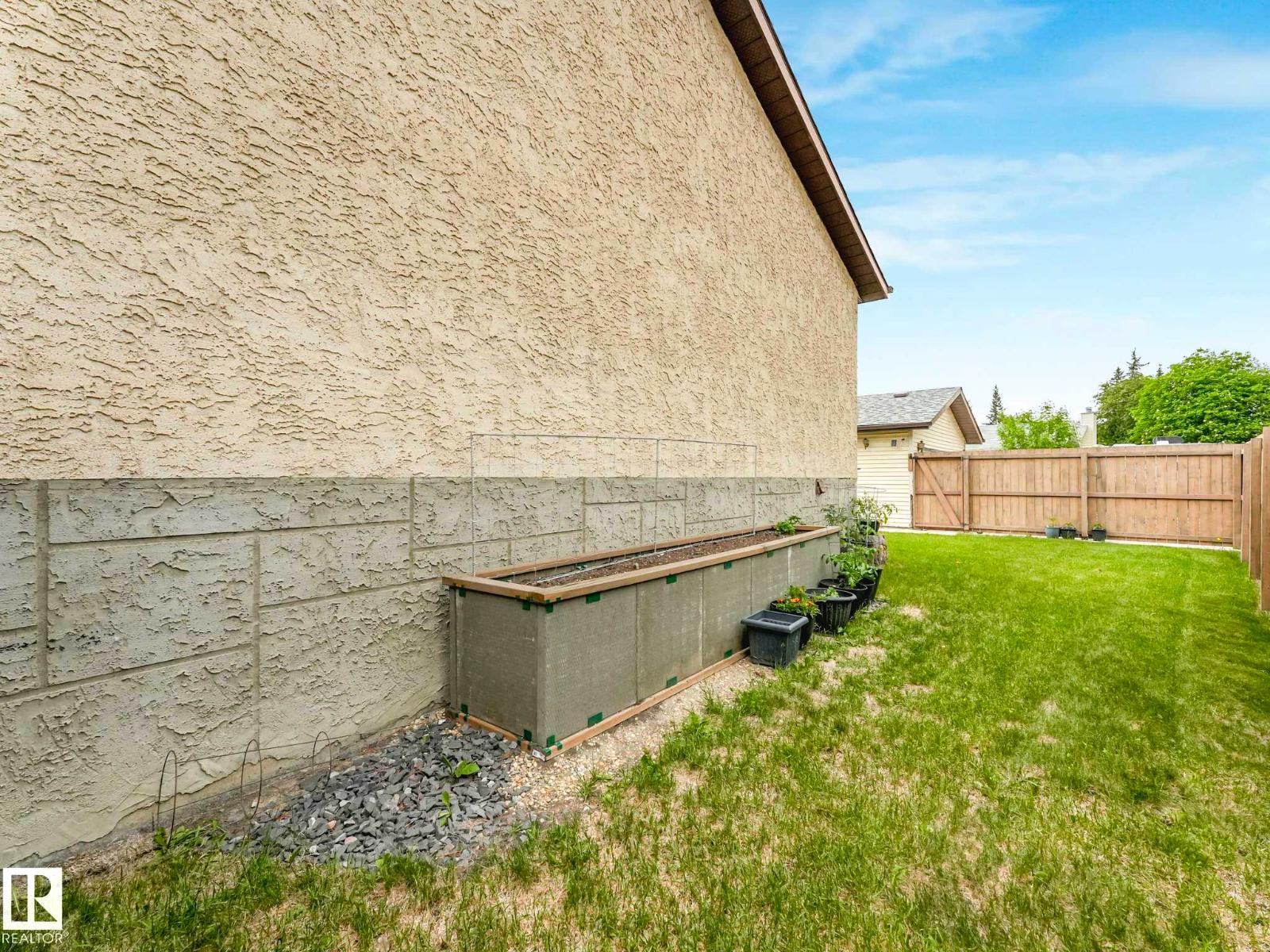 3904 35 AV NW — photo 56