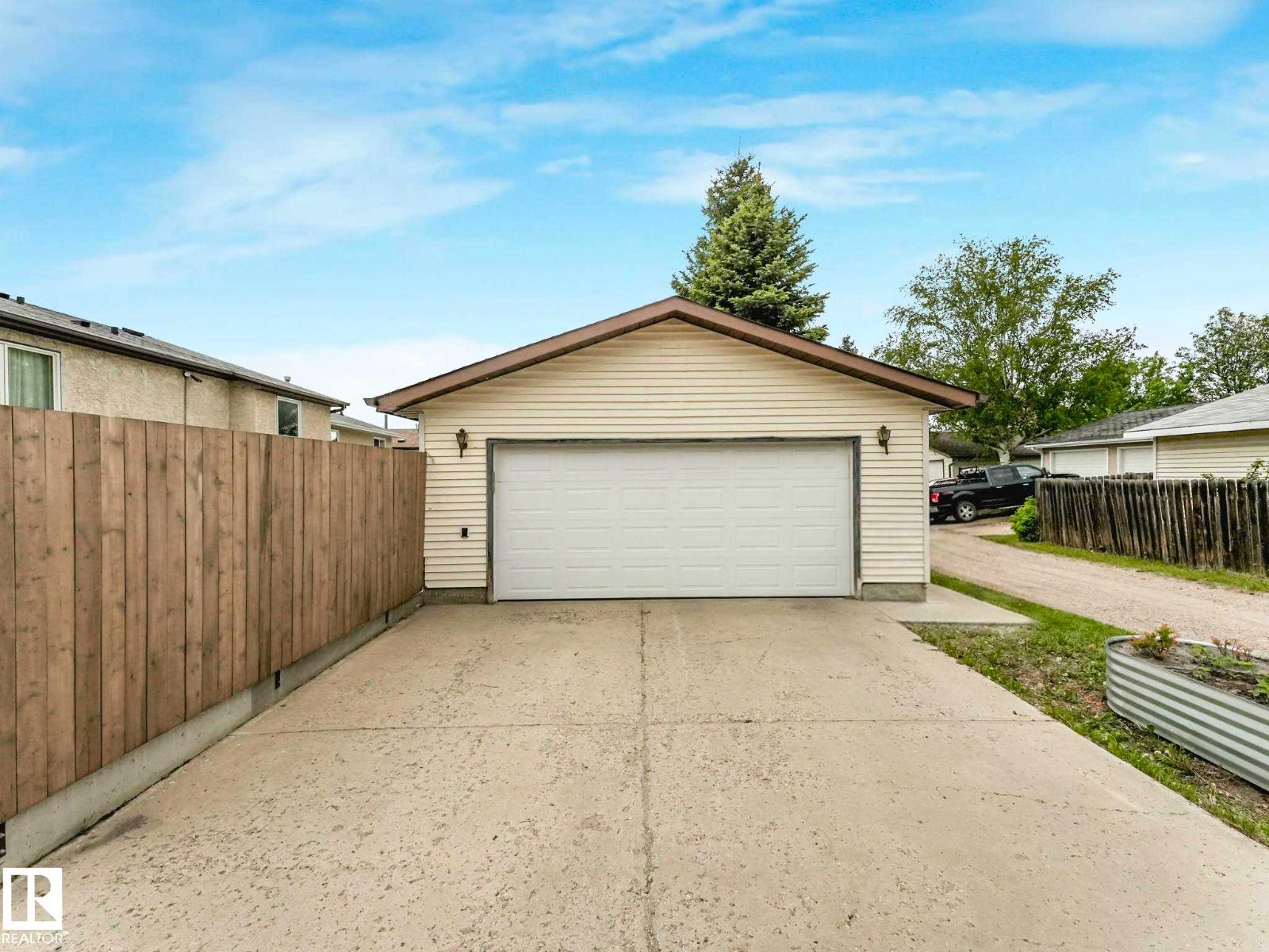 3904 35 AV NW — photo 57
