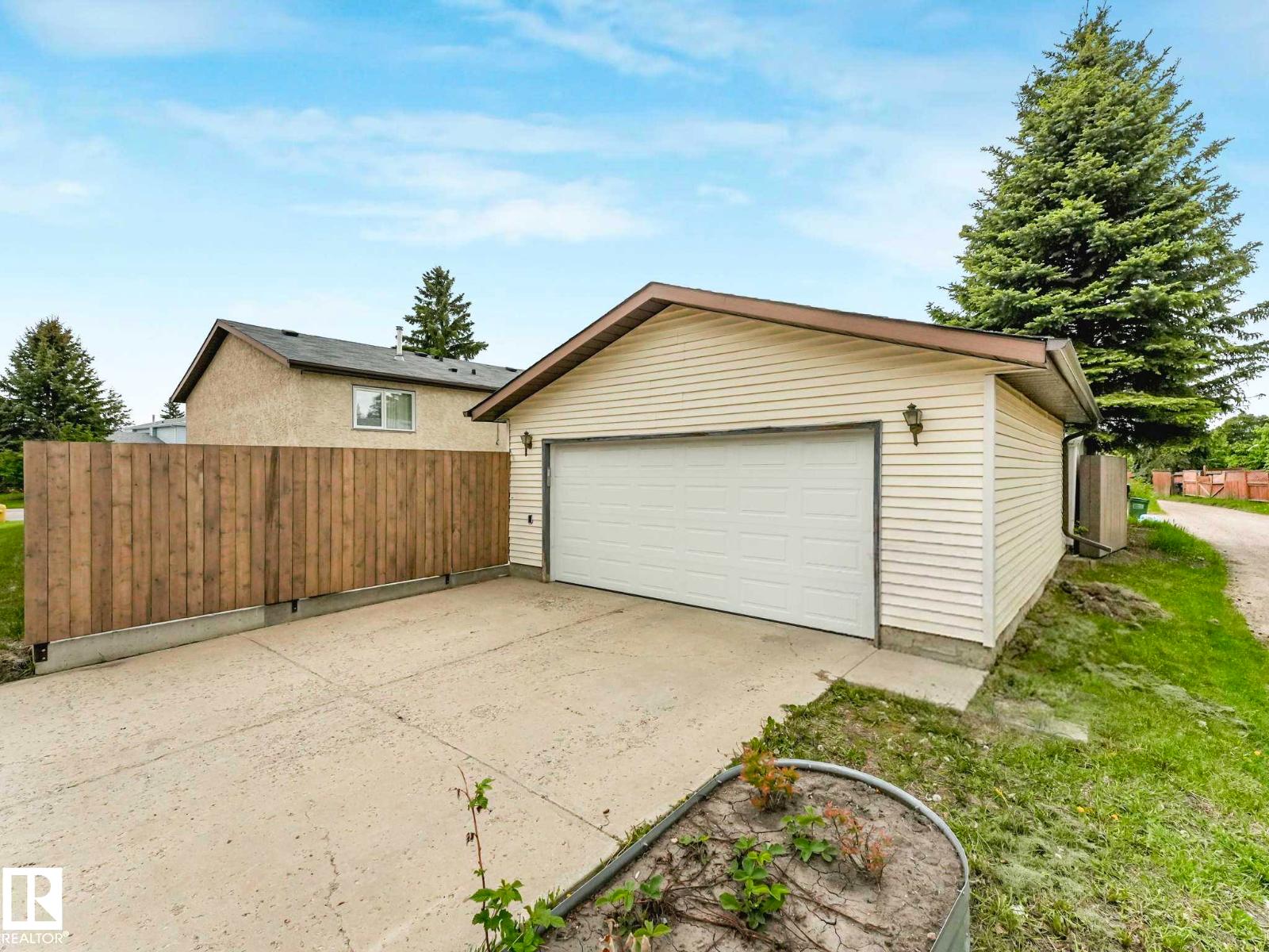3904 35 AV NW — photo 58