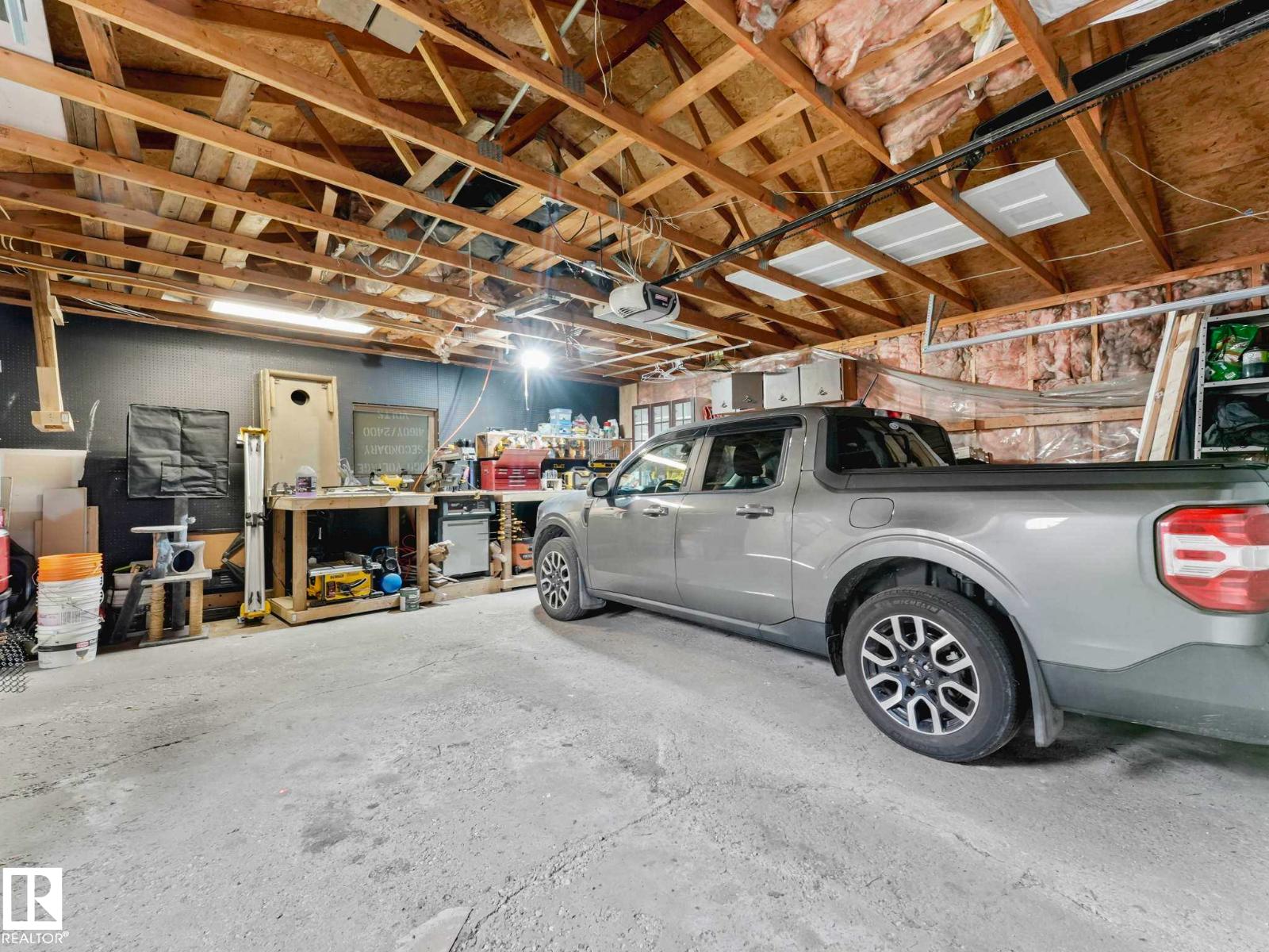 3904 35 AV NW — photo 60