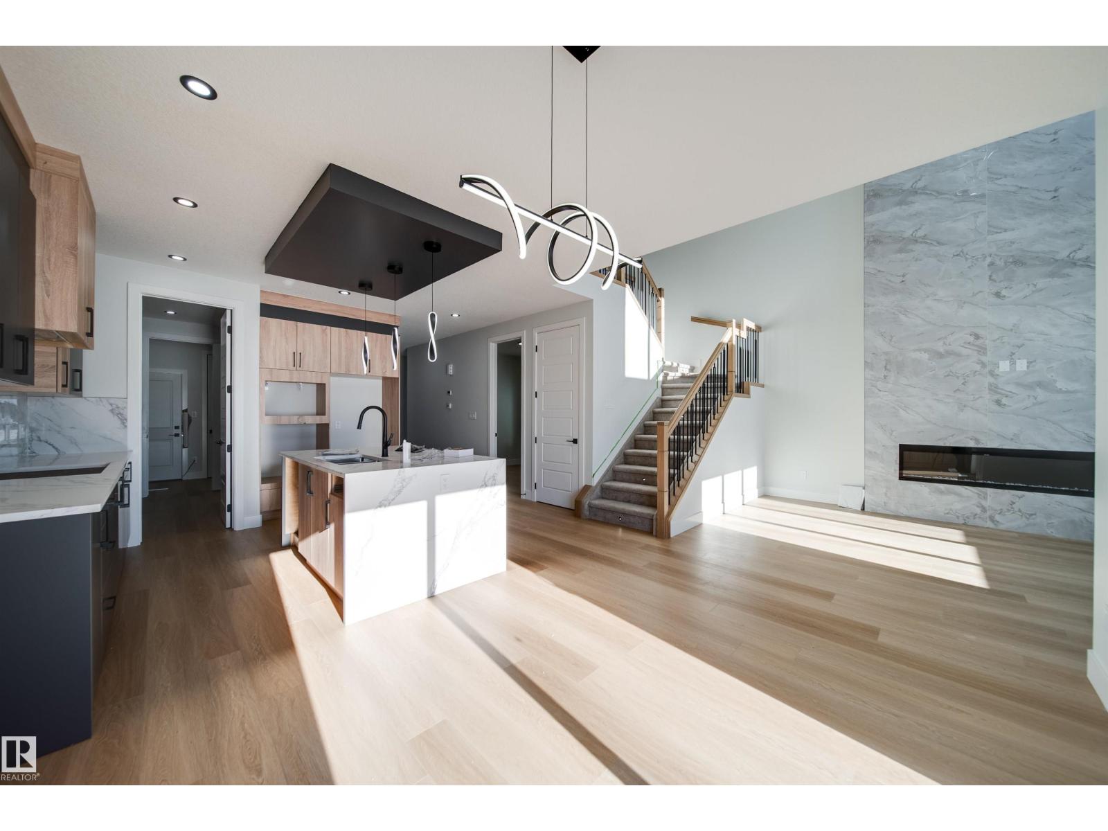 7027 177 AV NW - 15
