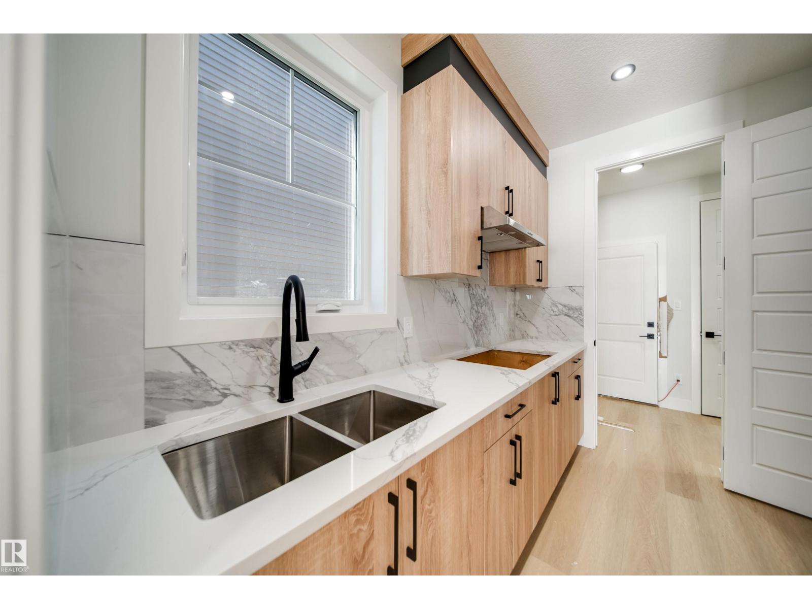 7027 177 AV NW - 16
