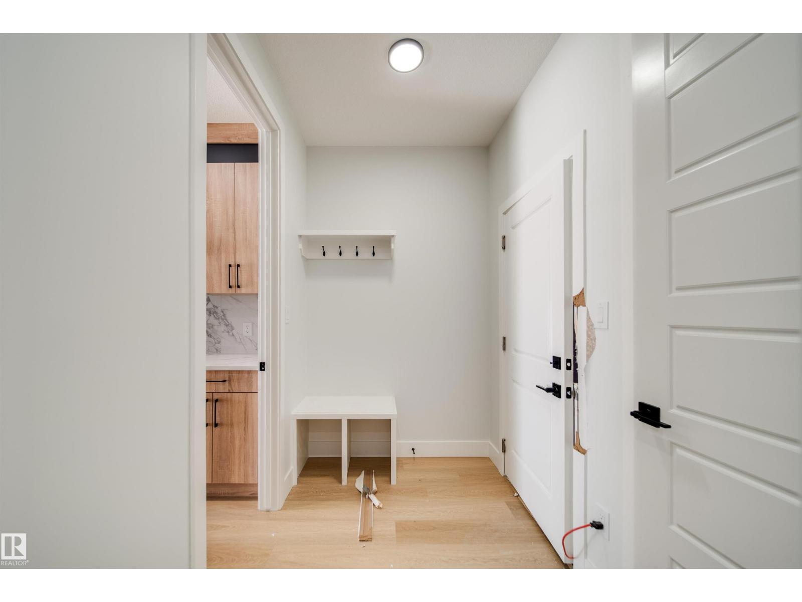 7027 177 AV NW - 2