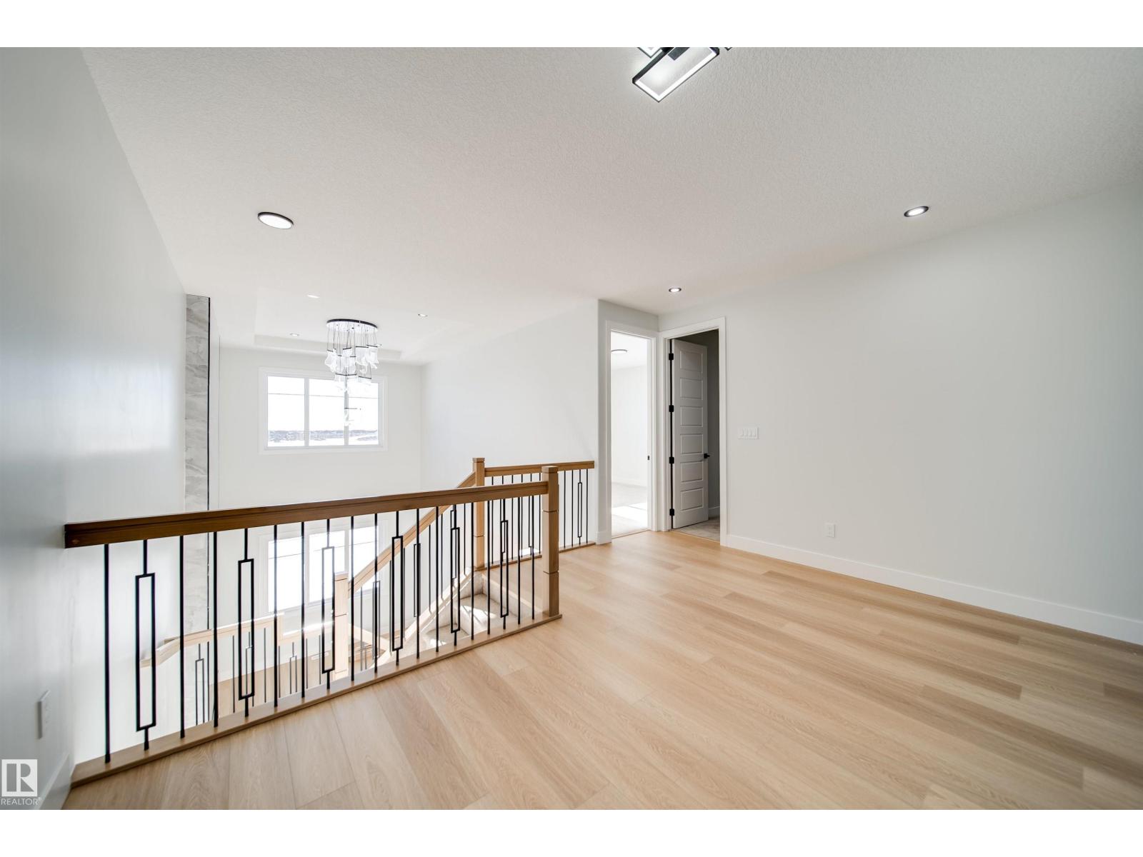 7027 177 AV NW - 23
