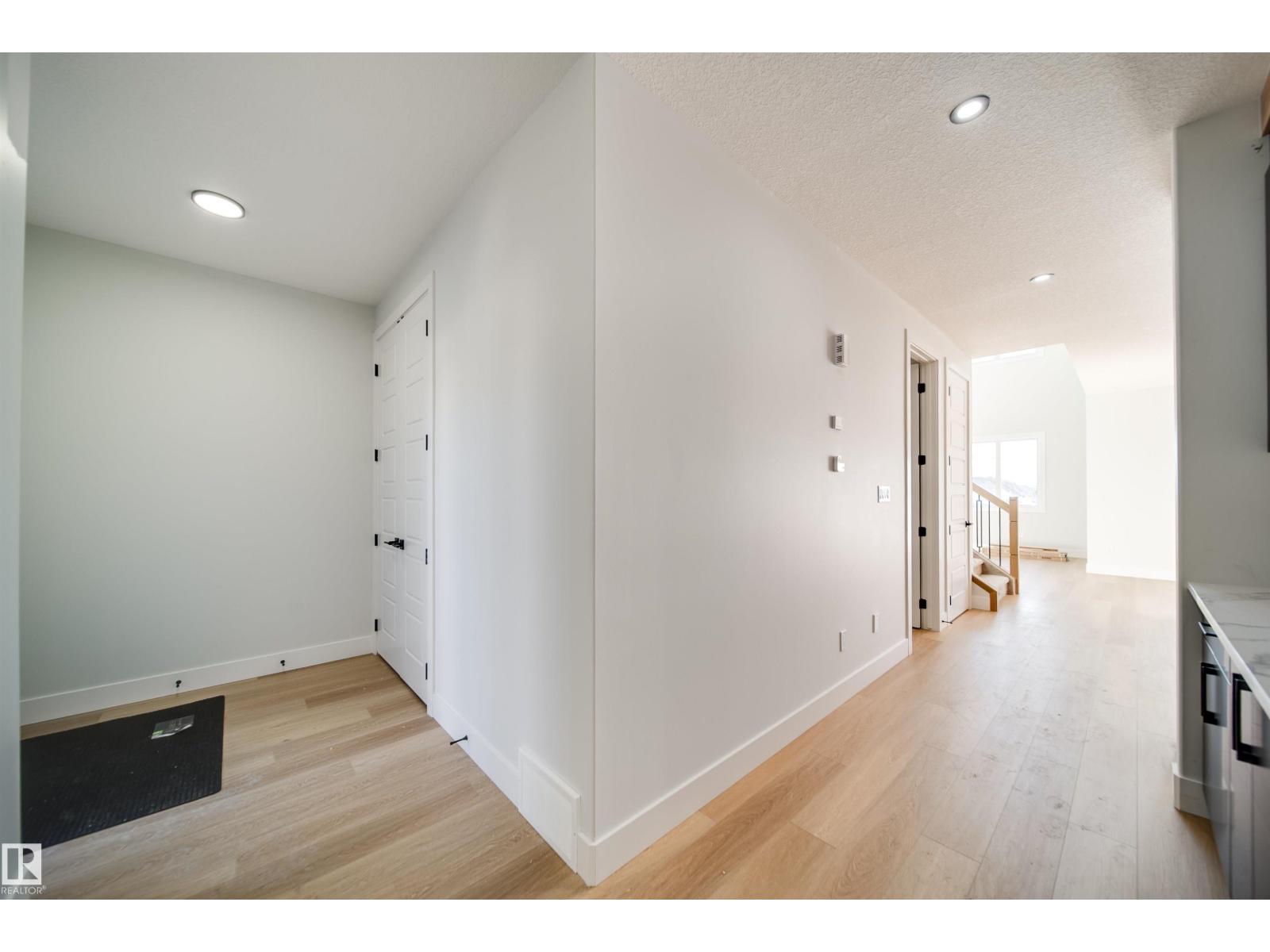 7027 177 AV NW - 3