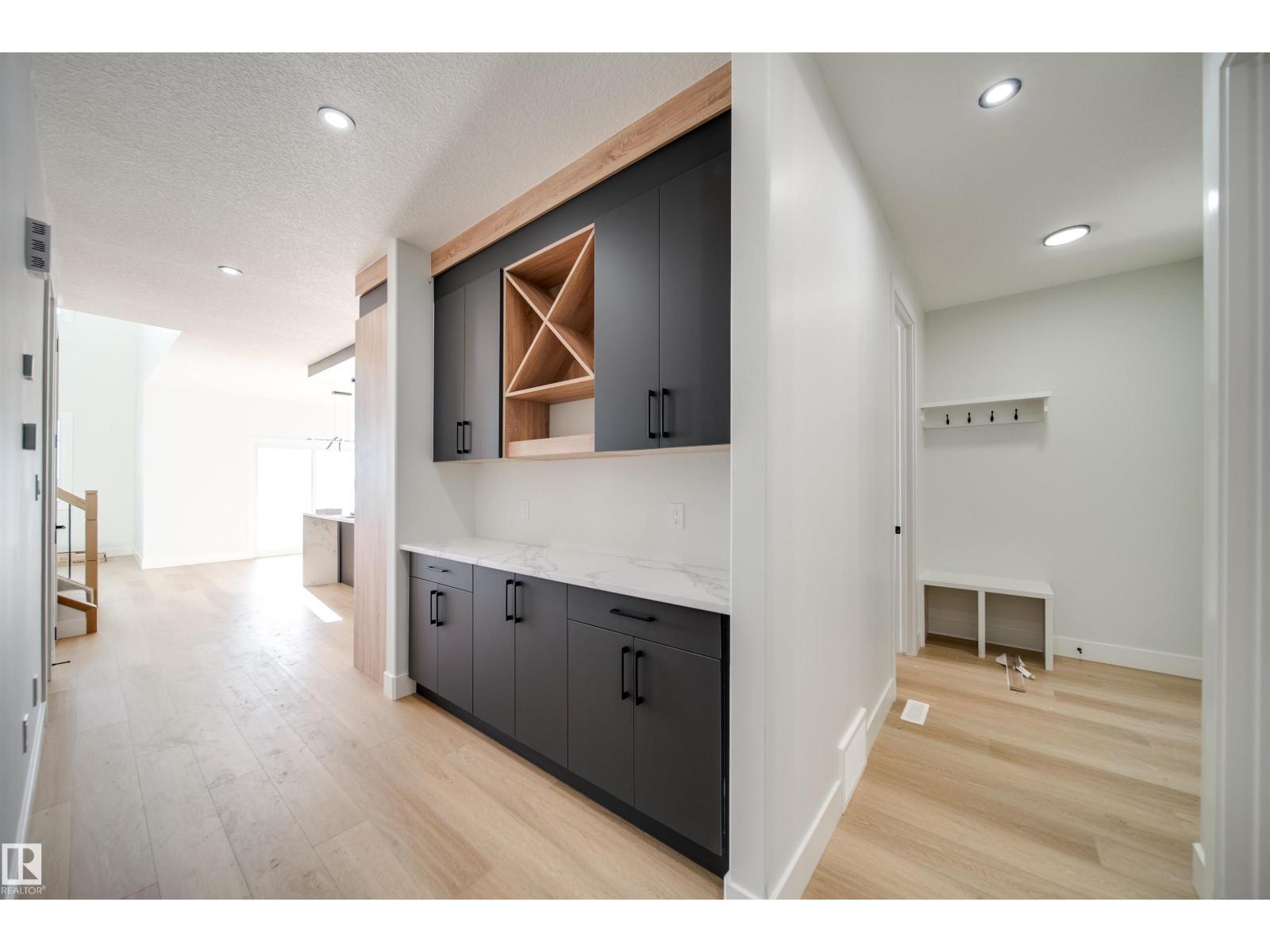 7027 177 AV NW - 5