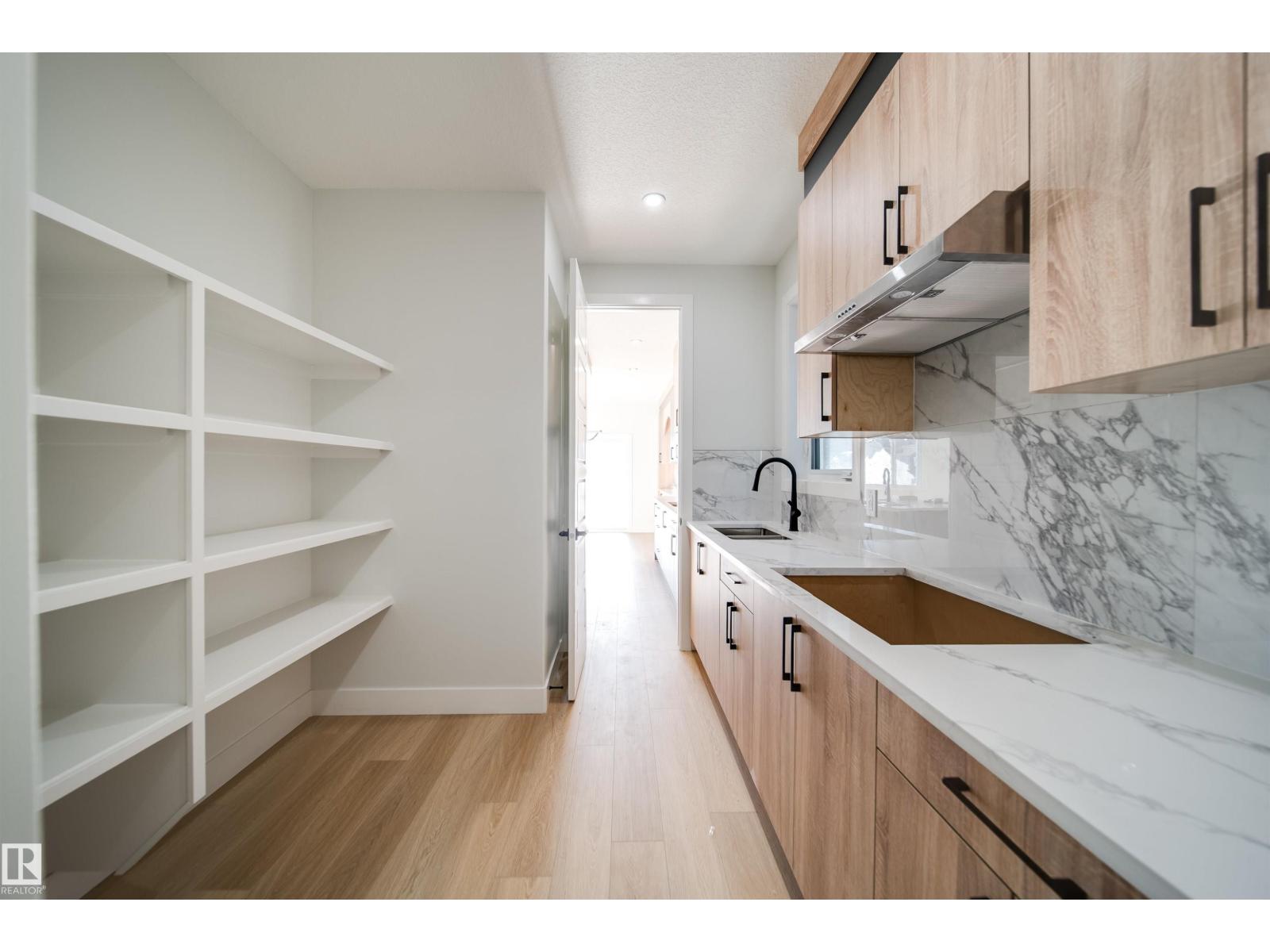 7027 177 AV NW - 7