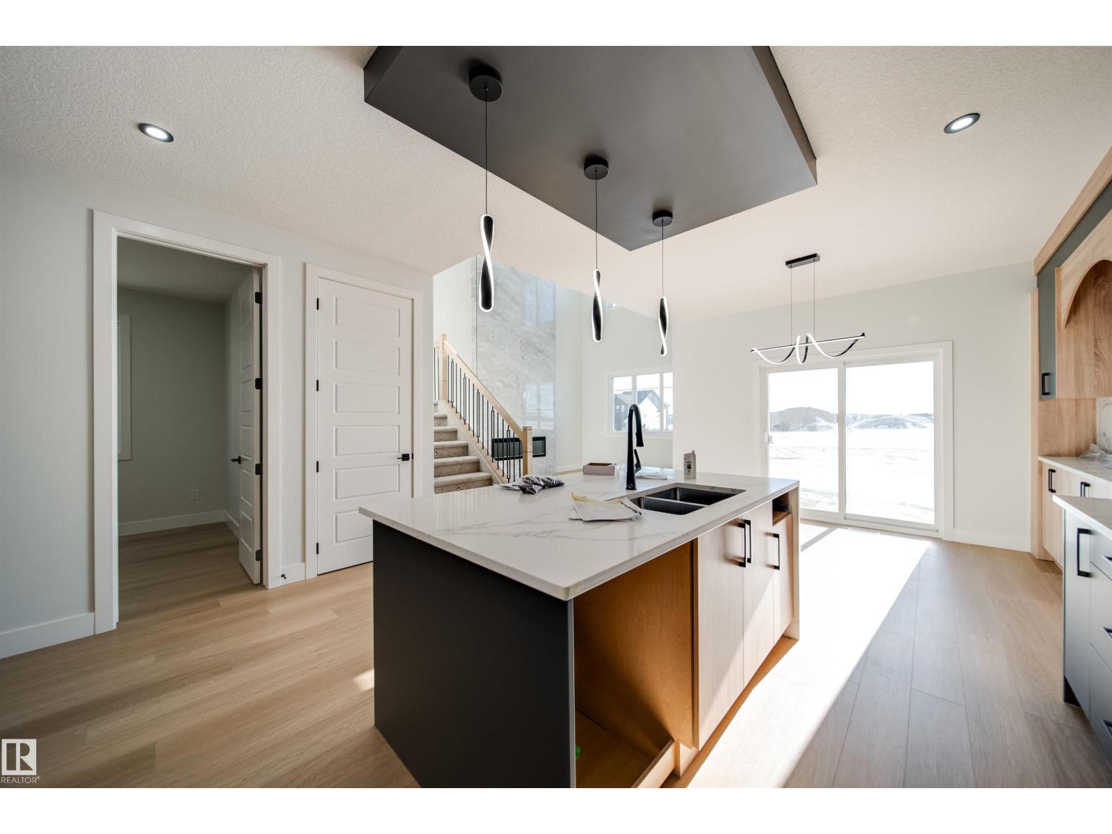7027 177 AV NW - 9