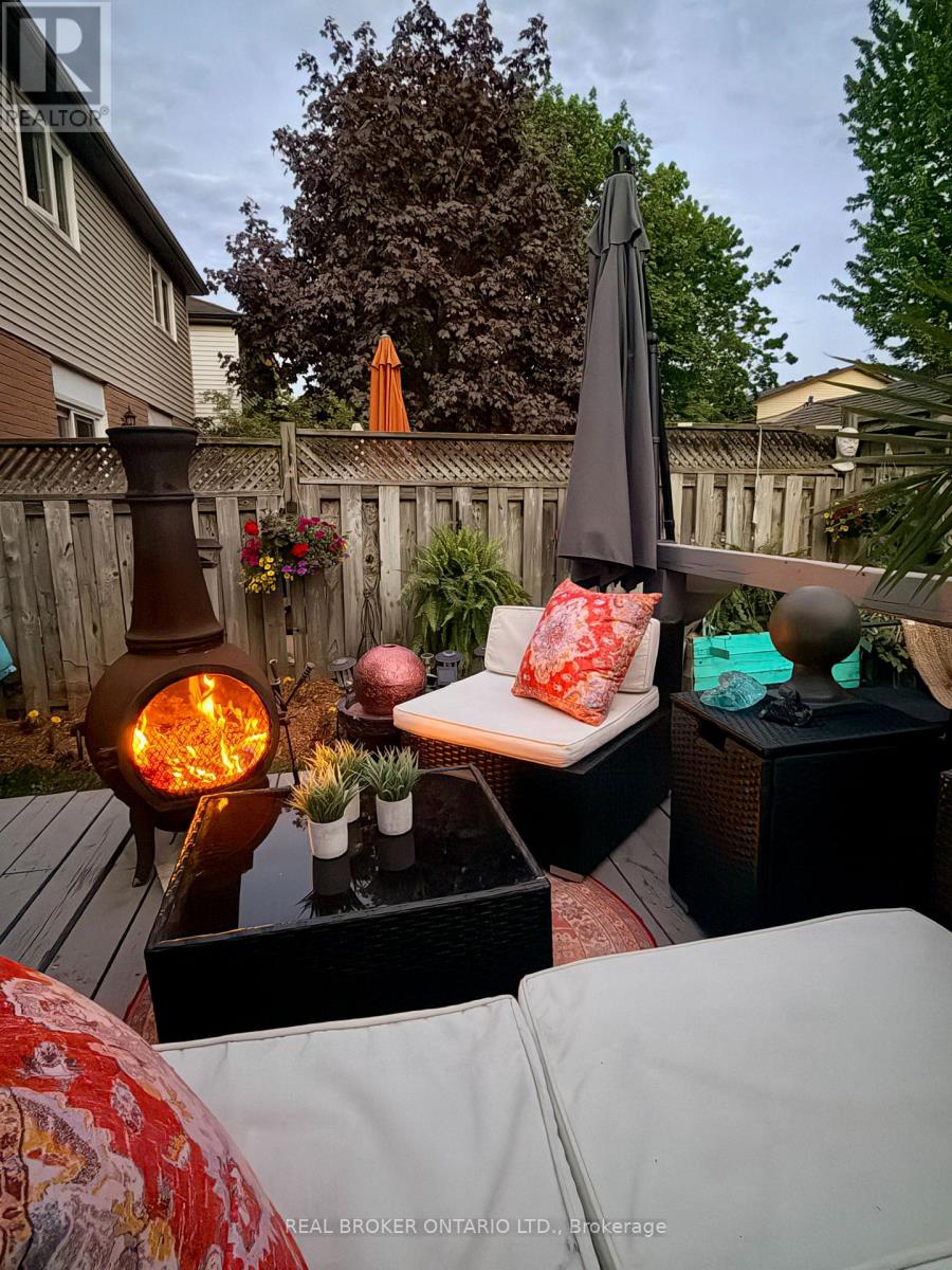 3260 WOODCROFT CRESCENT - 40