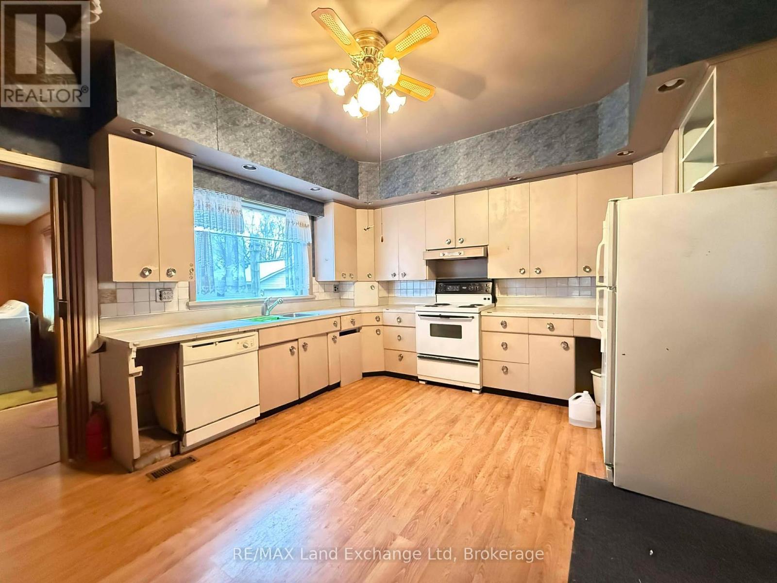 126 DIAGONAL ROAD - 16
