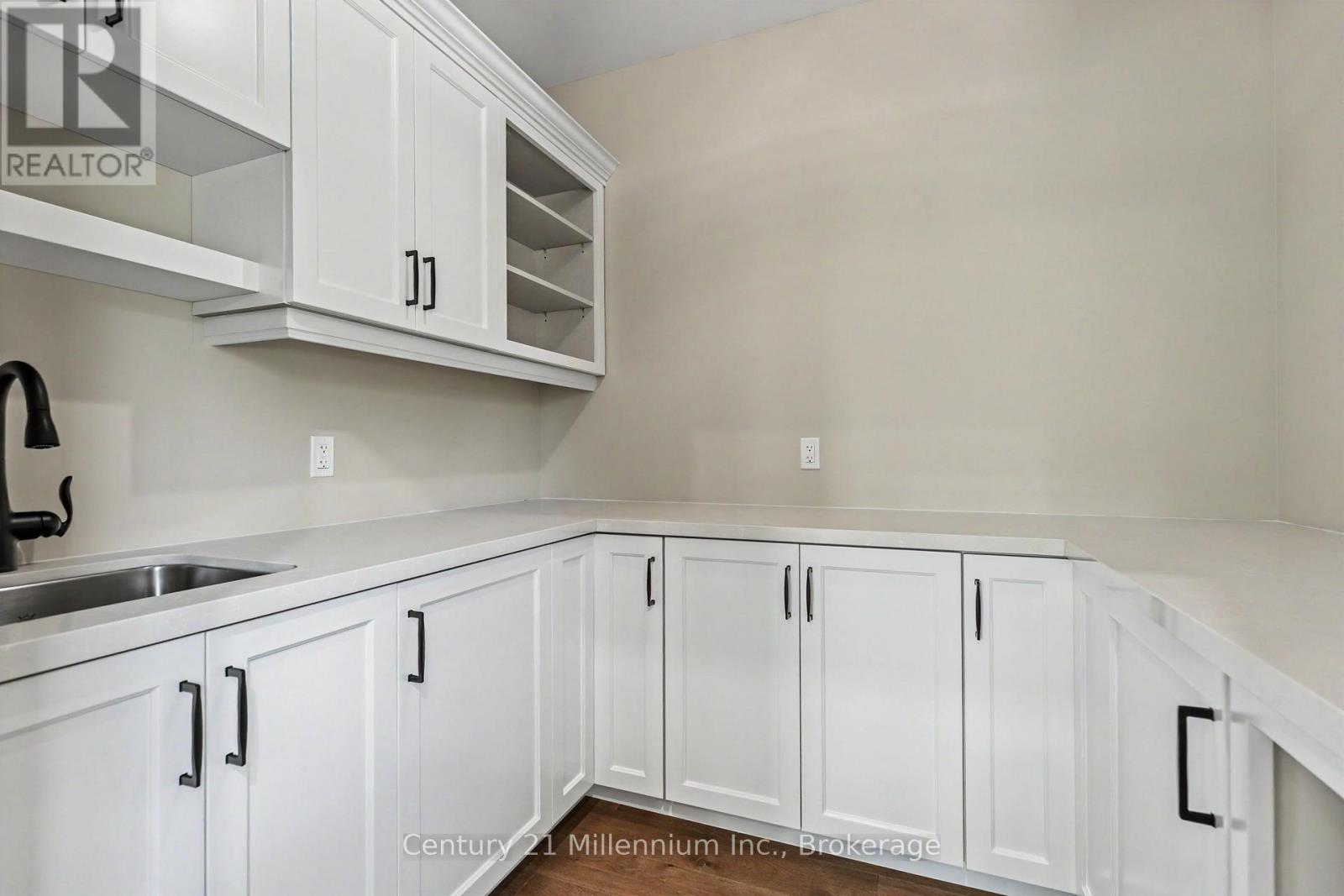 11 GRENVILLE STREET N - 13