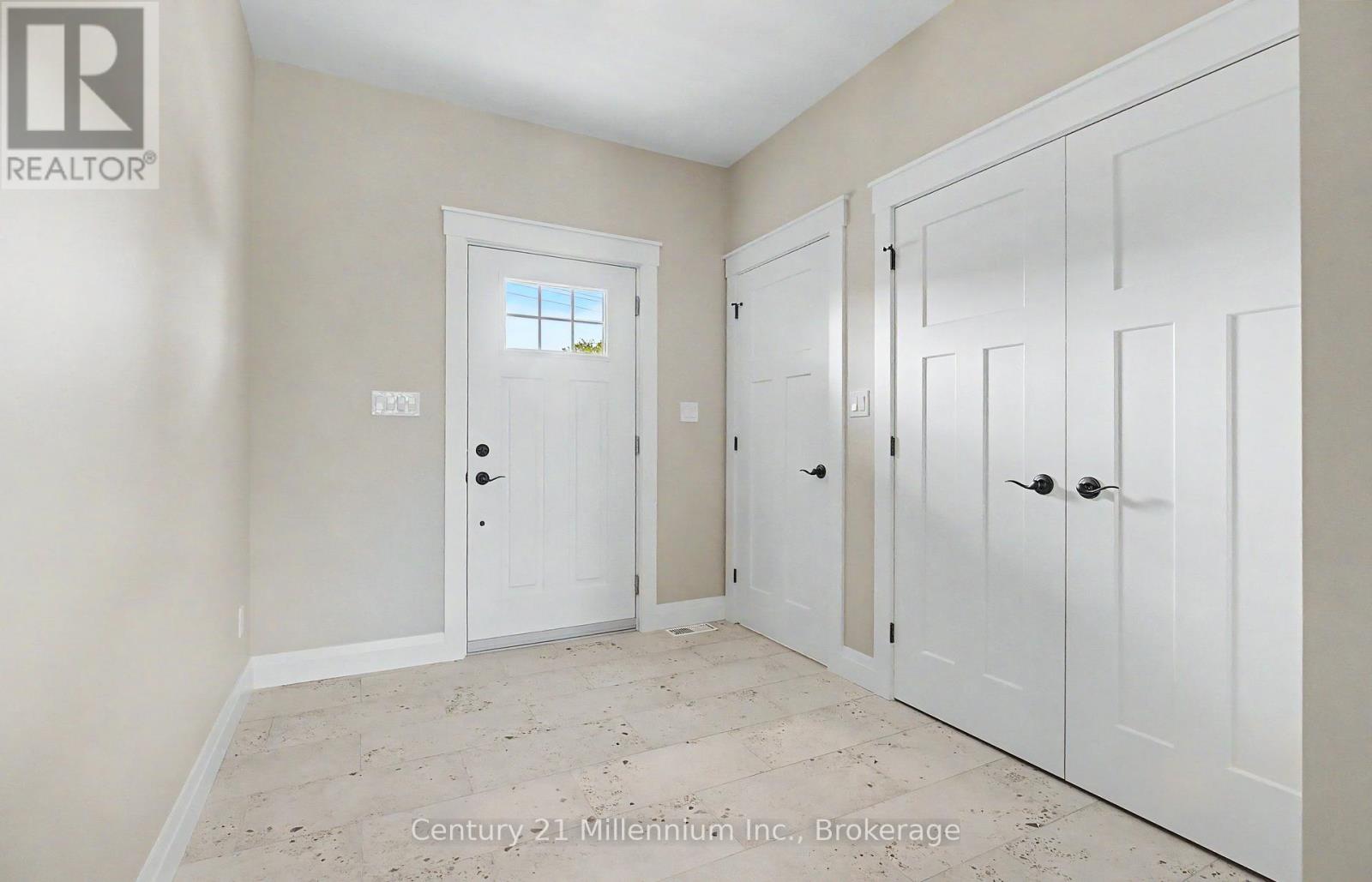11 GRENVILLE STREET N - Image 2