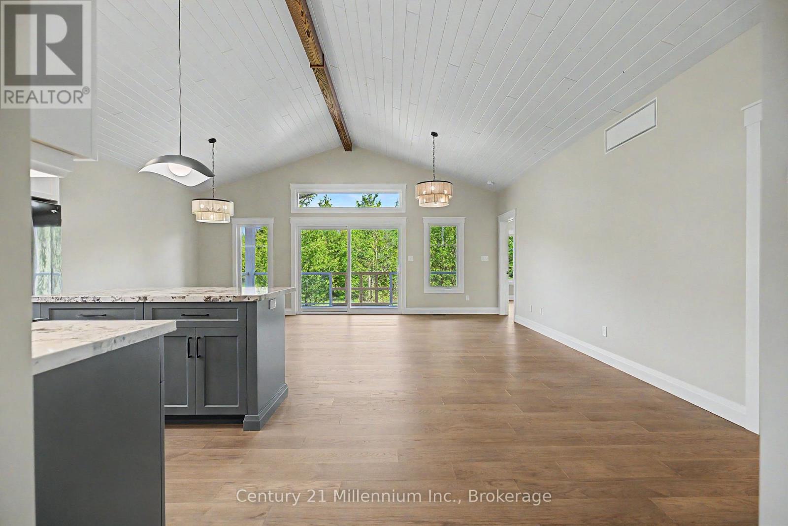 11 GRENVILLE STREET N - Image 3