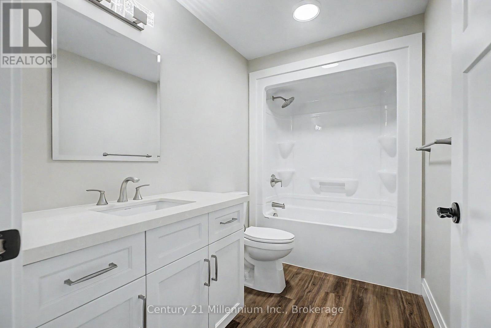 11 GRENVILLE STREET N - 34