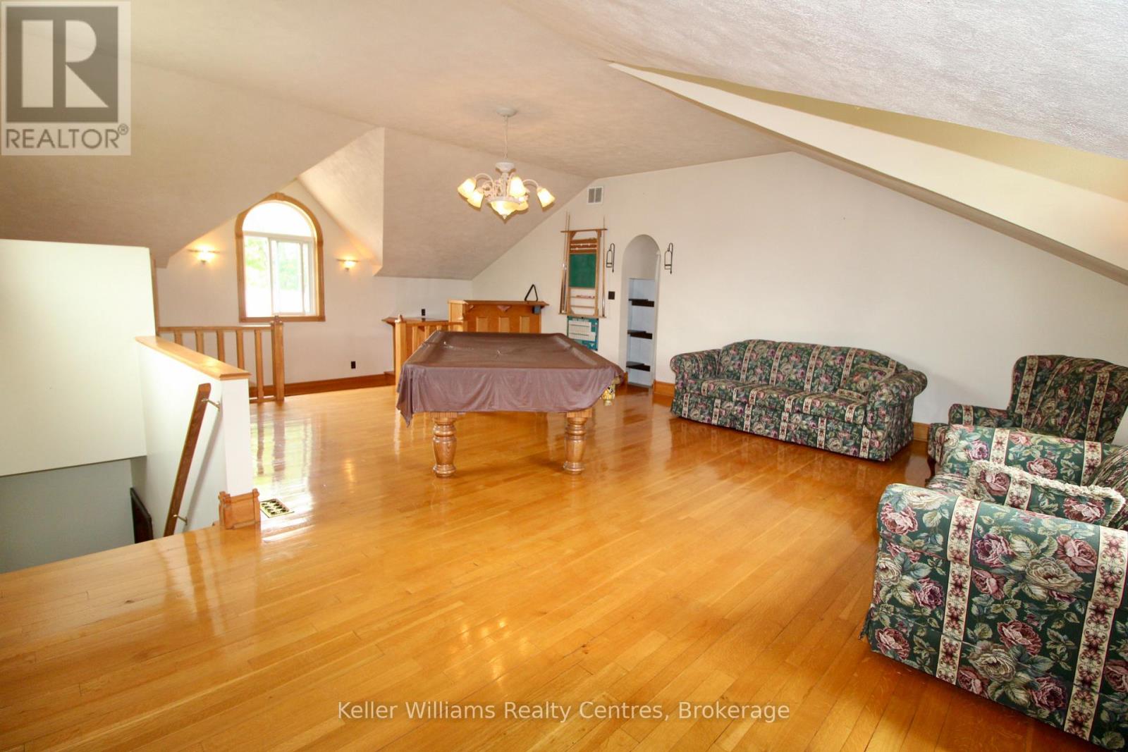 50/52 MAIN STREET N - 33