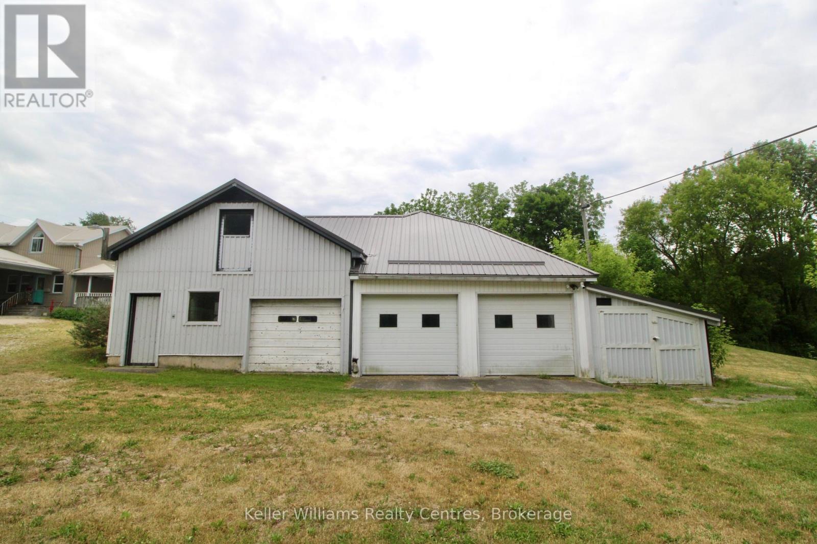 50/52 MAIN STREET N - 38