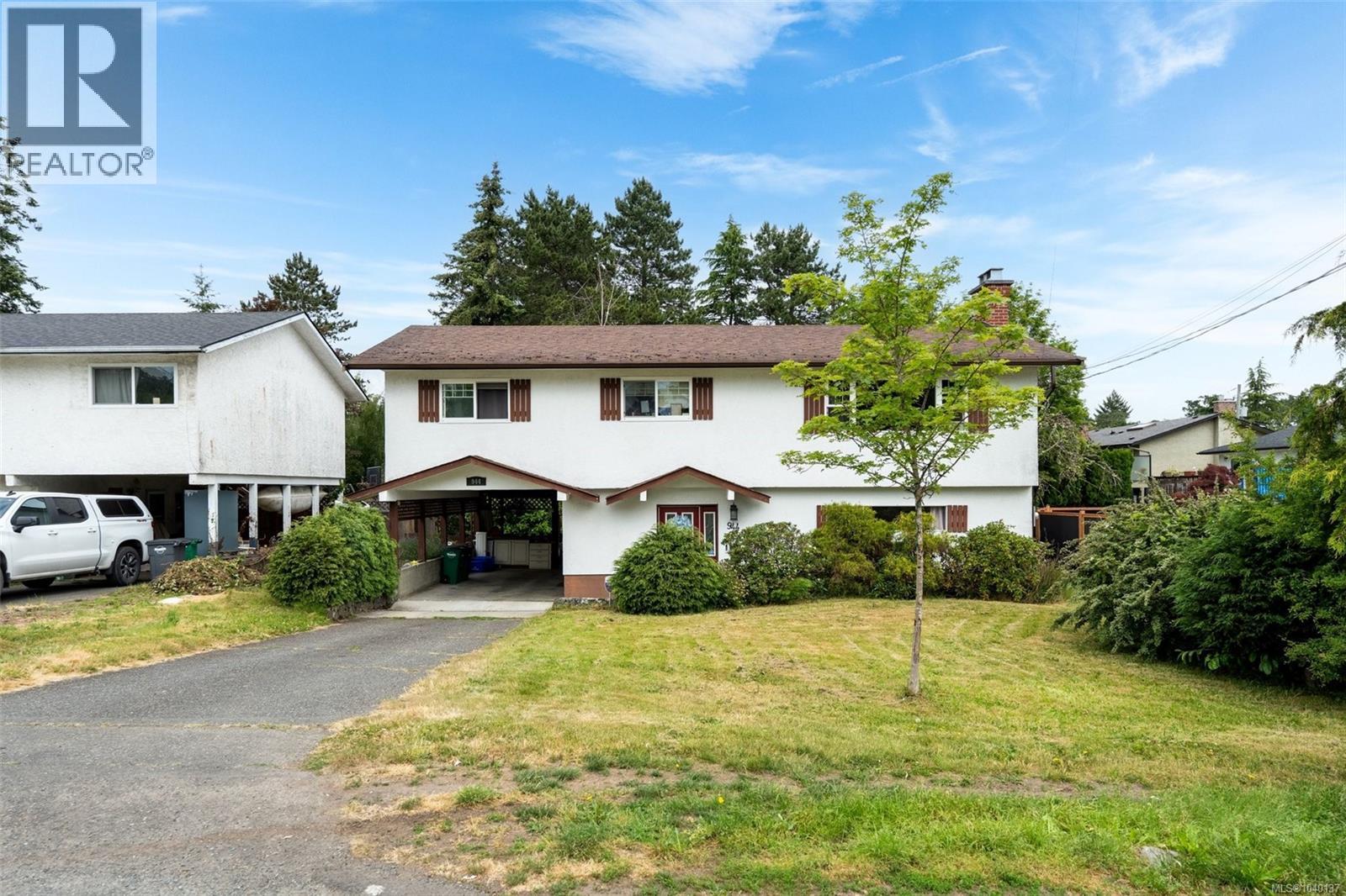 944 McBriar Ave - 1