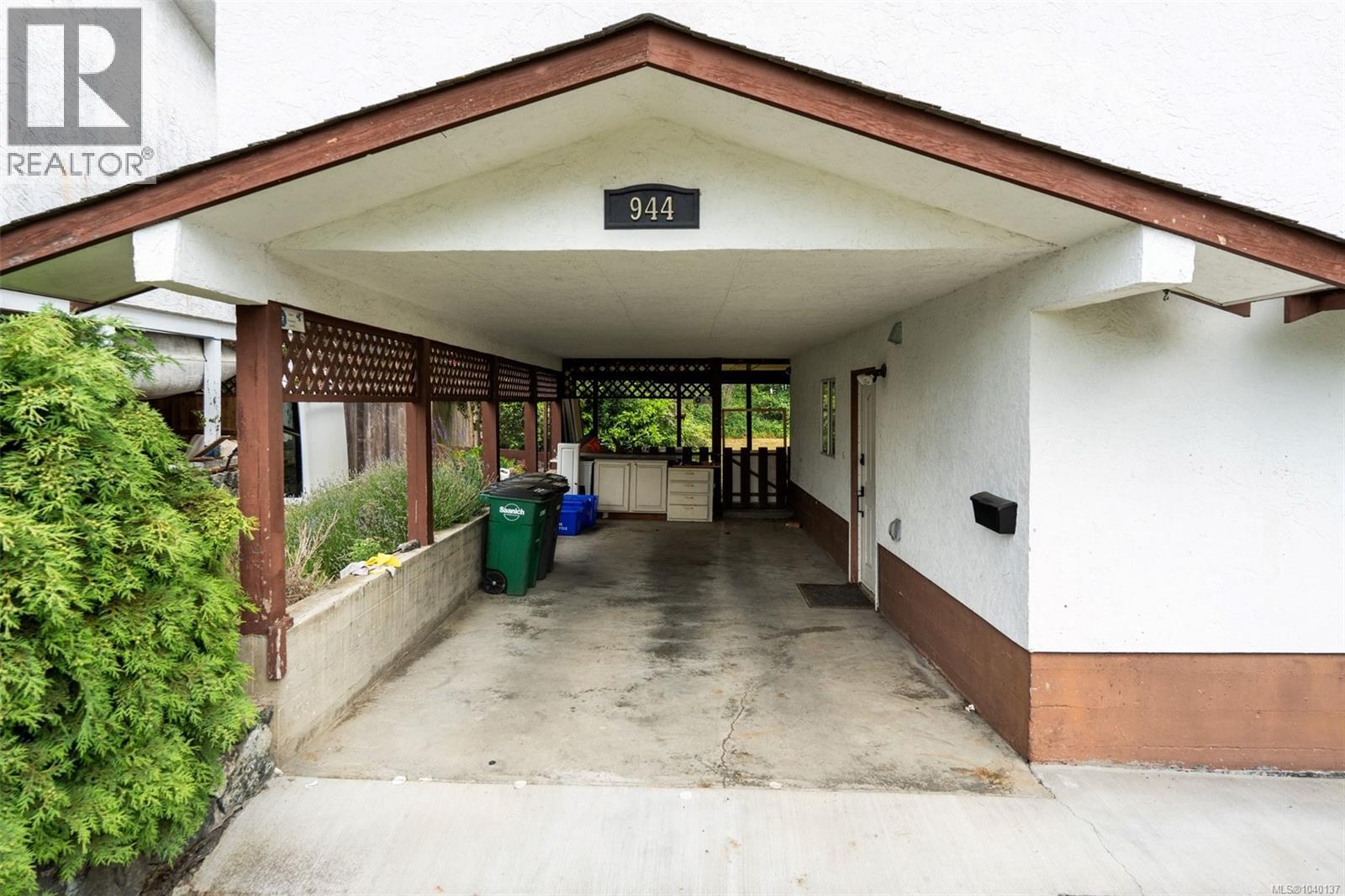 944 McBriar Ave - 4