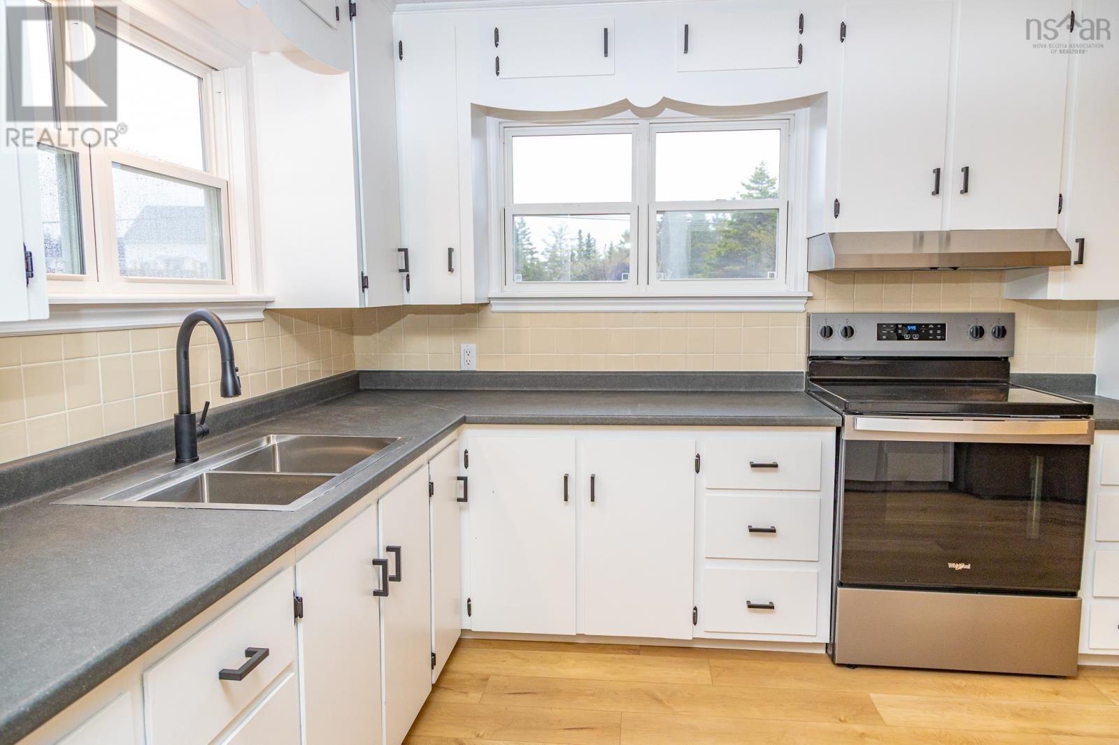 89 Stoney Island Road - 6