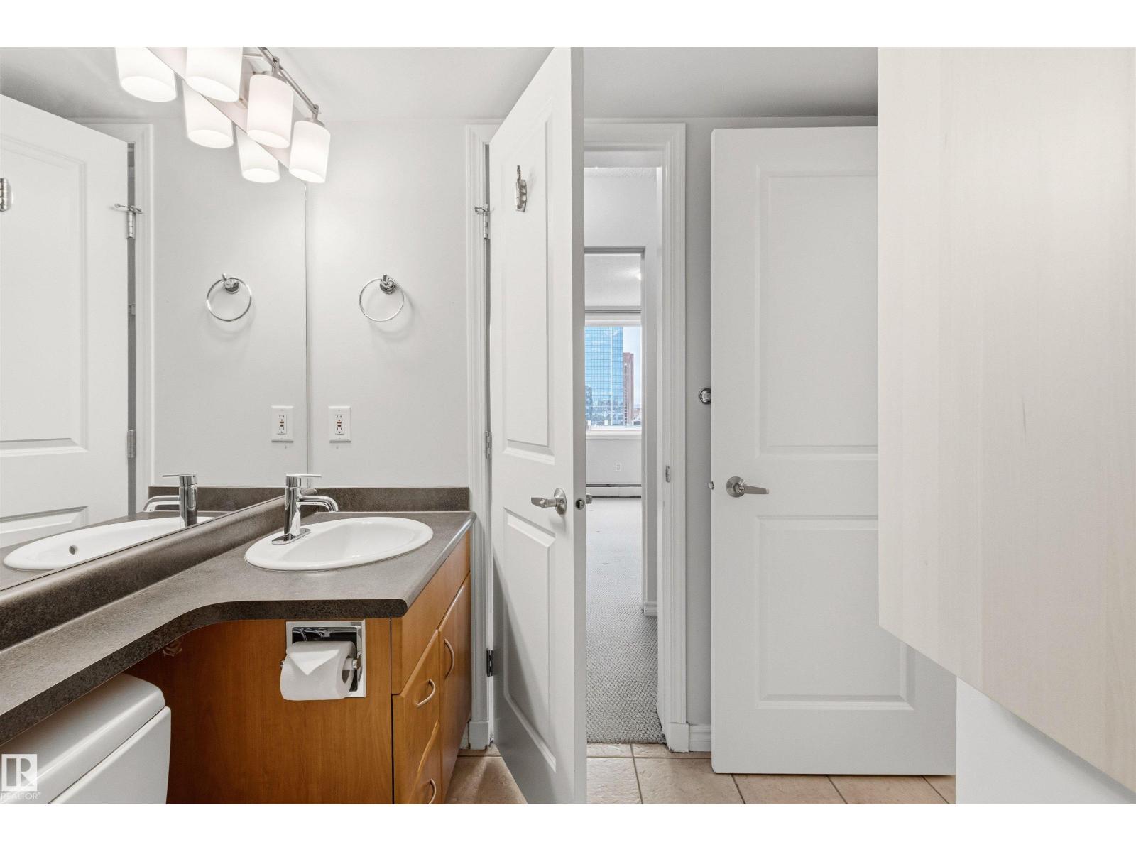 #1404 10303 105 ST NW - 40