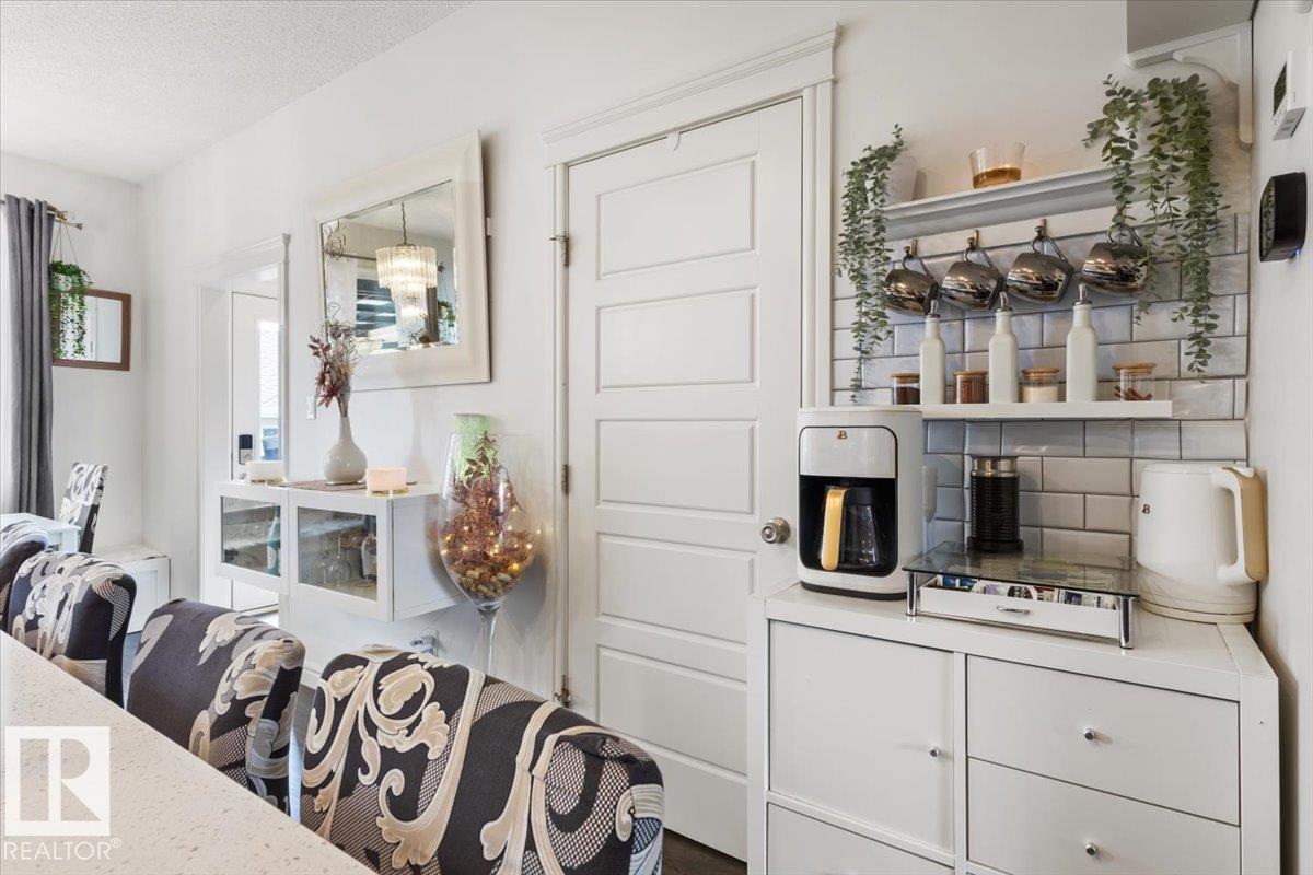 5213 22 AV SW — photo 10