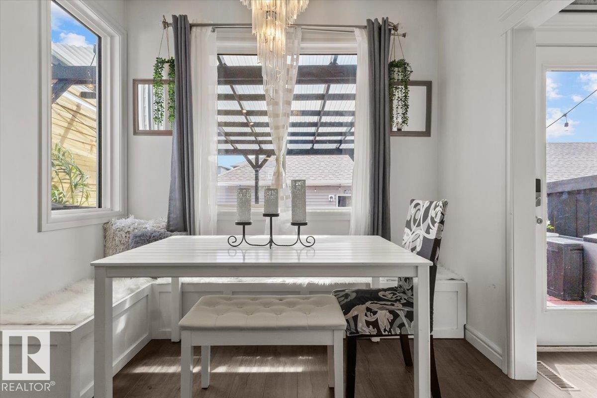 5213 22 AV SW — photo 12