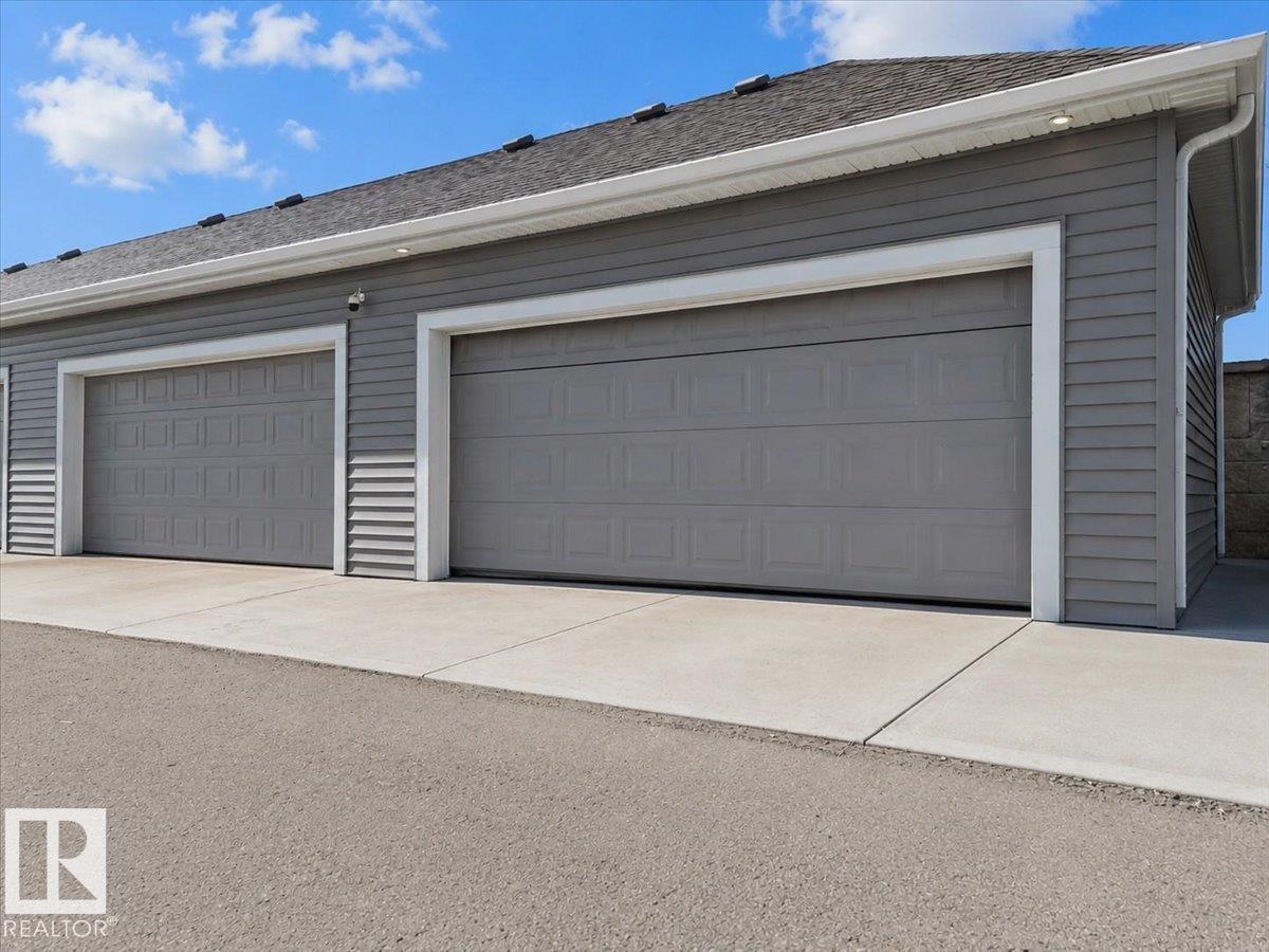 5213 22 AV SW — photo 33