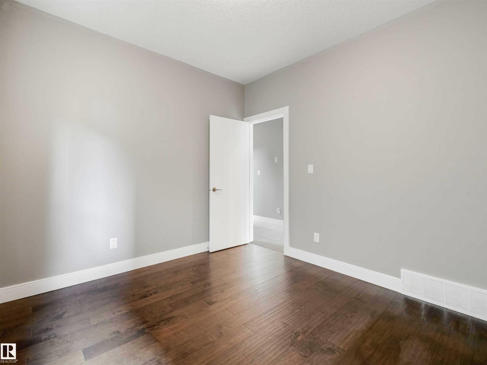 1090 ARMITAGE CR SW - 11