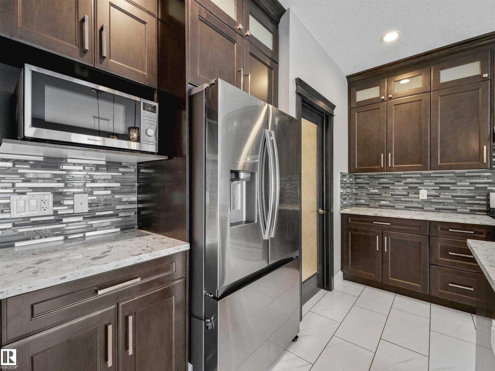1090 ARMITAGE CR SW - 19