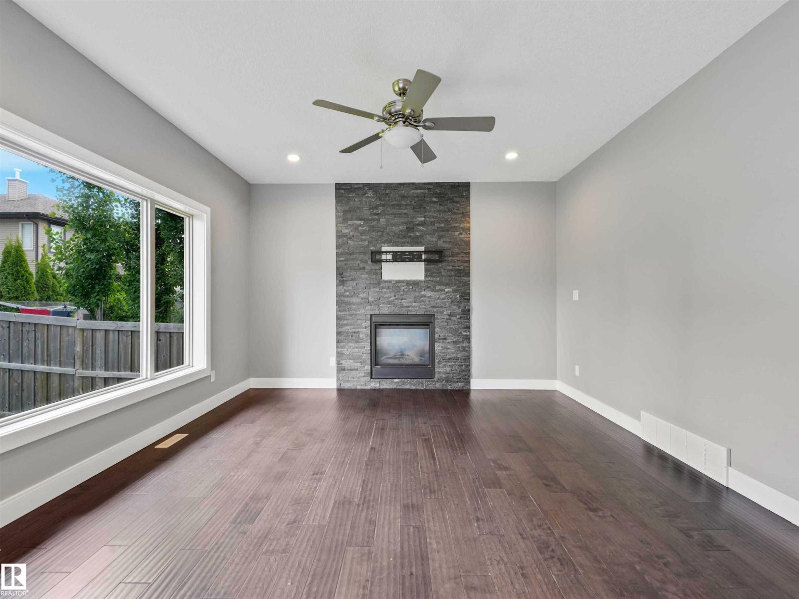 1090 ARMITAGE CR SW - 24