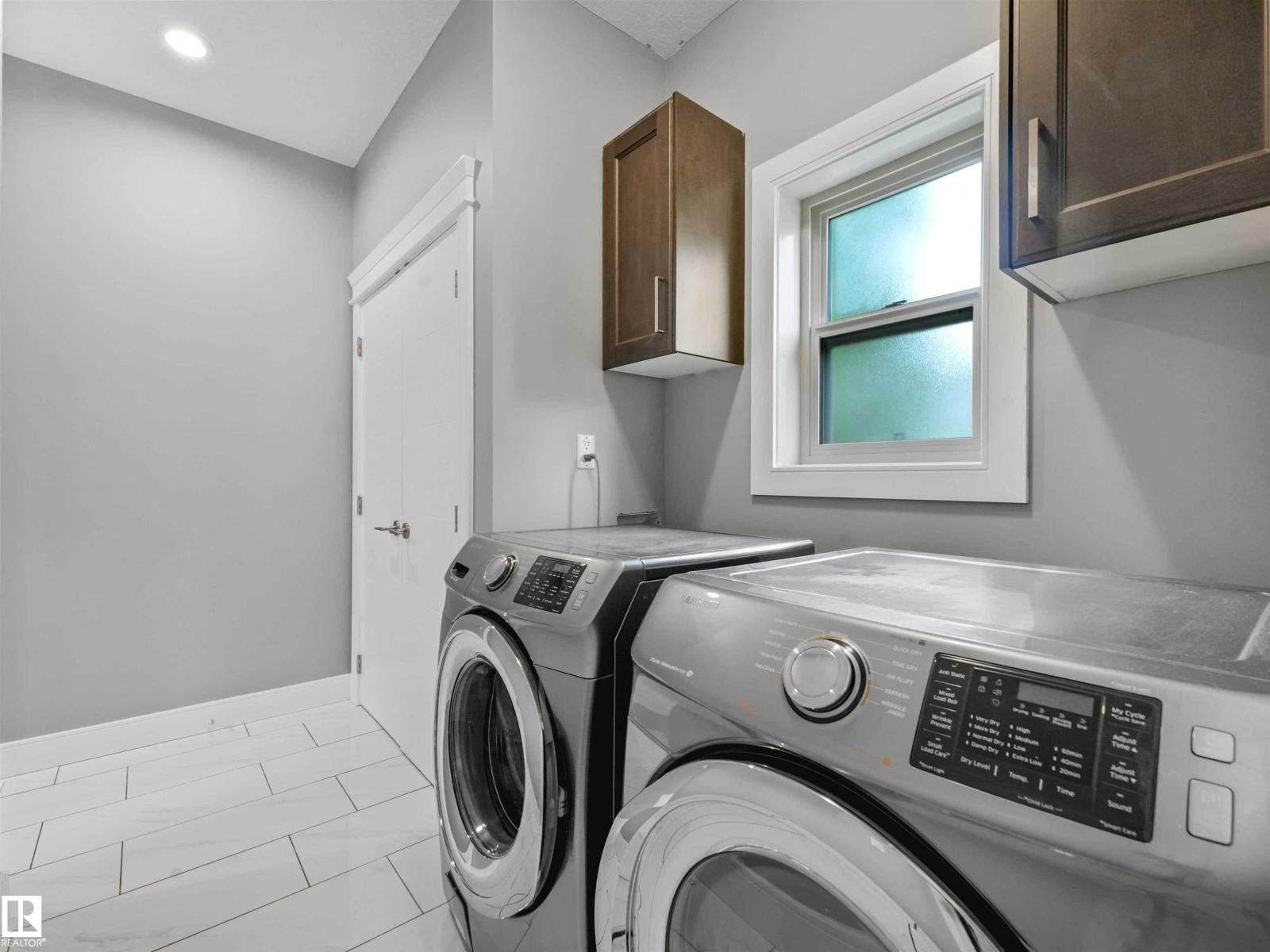 1090 ARMITAGE CR SW - 29