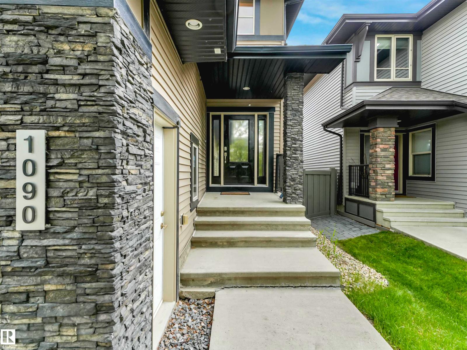 1090 ARMITAGE CR SW - 5