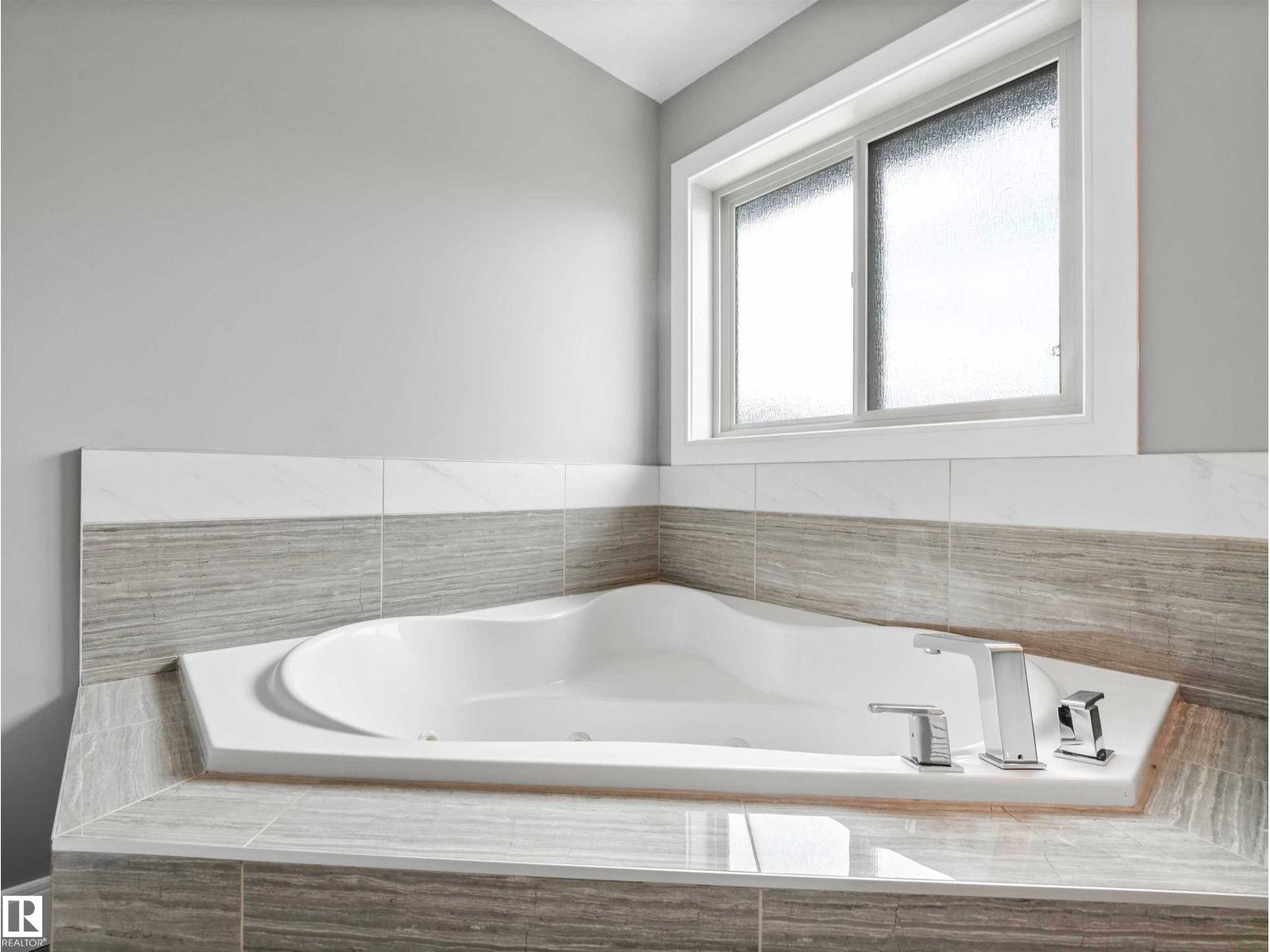 1090 ARMITAGE CR SW - 51