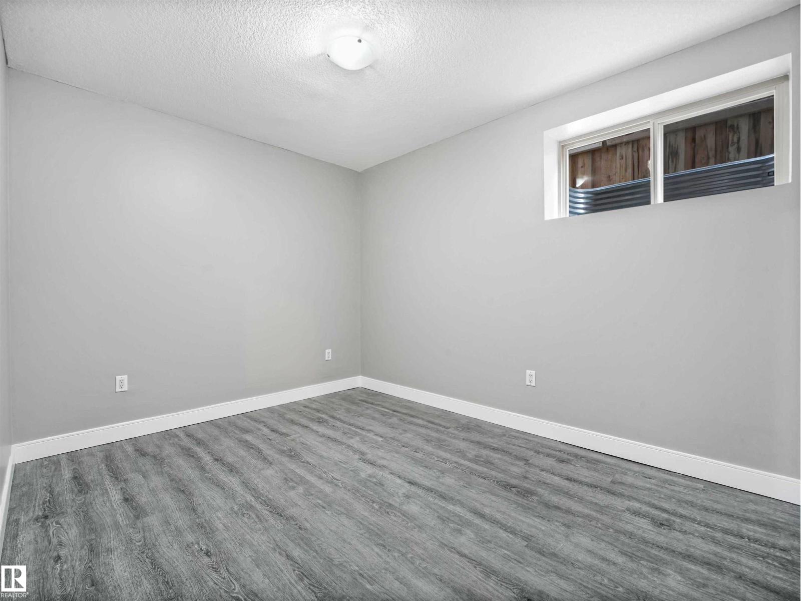 1090 ARMITAGE CR SW - 63