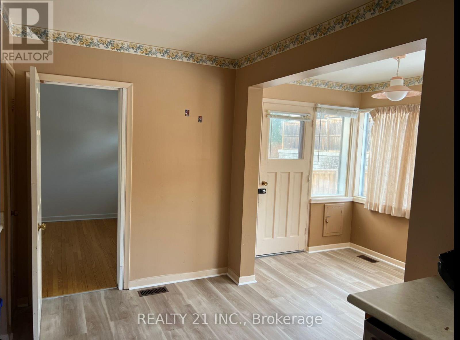 24 BEVERIDGE DRIVE - 11