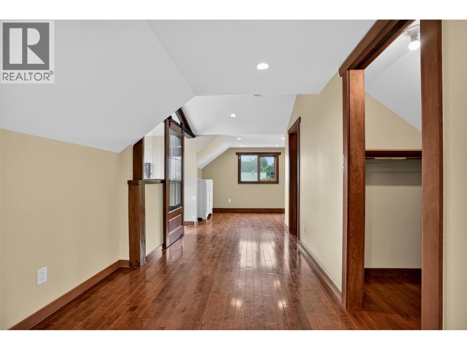 1911 Union Avenue - 35