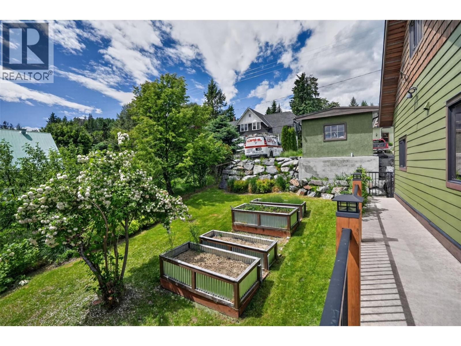1911 Union Avenue - 12