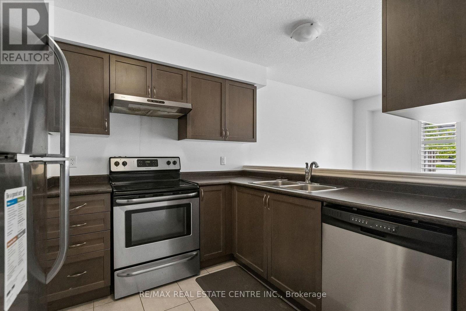 30 OLDFIELD DRIVE - 11