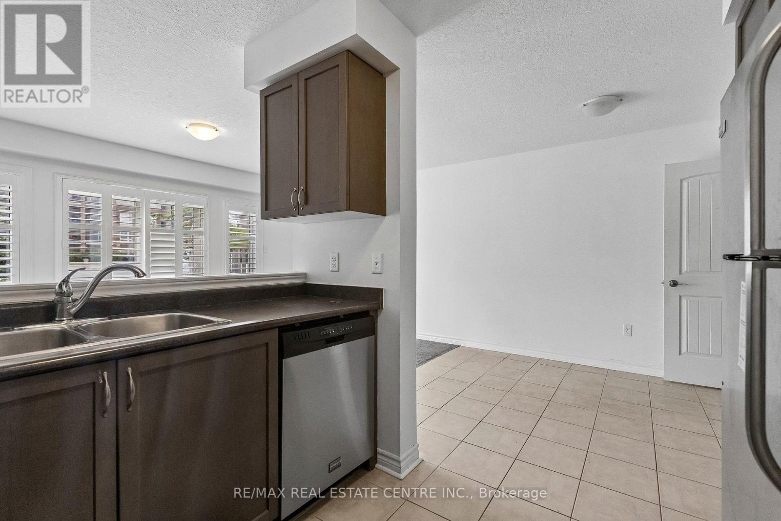 30 OLDFIELD DRIVE - 13