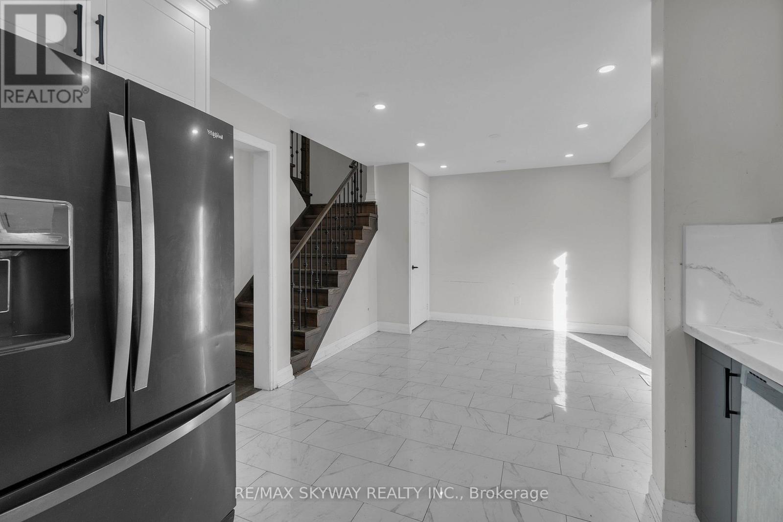 92 CHARLESWOOD CIRCLE - 17